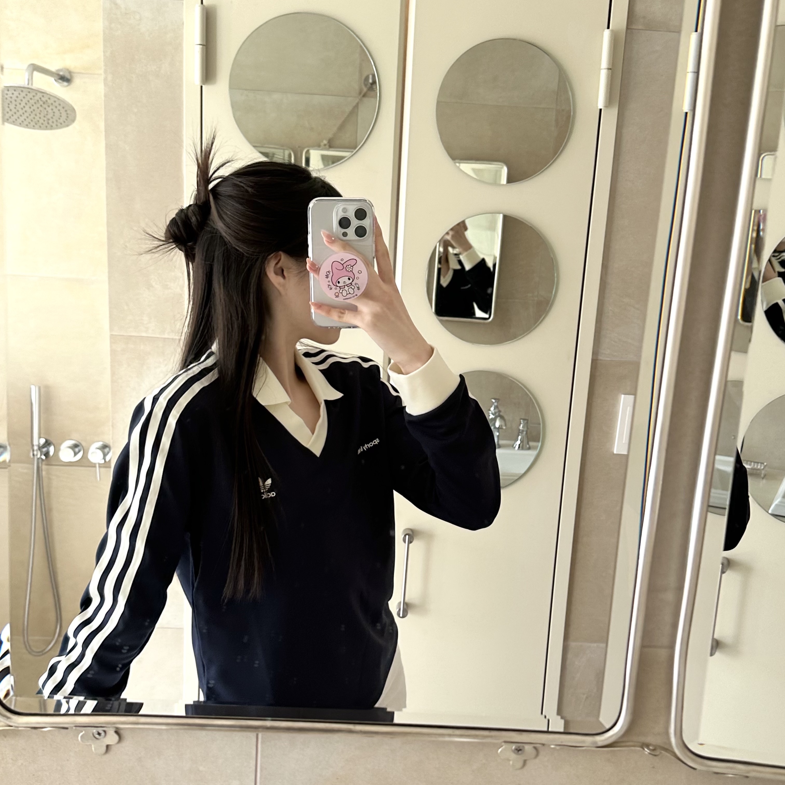 (W) Adidas x Sporty & Rich Long Sleeve Football Jersey Legend Ink - US Sizing, Crocs Classic Fur Sure Clog Chai 착용 스타일 - 4