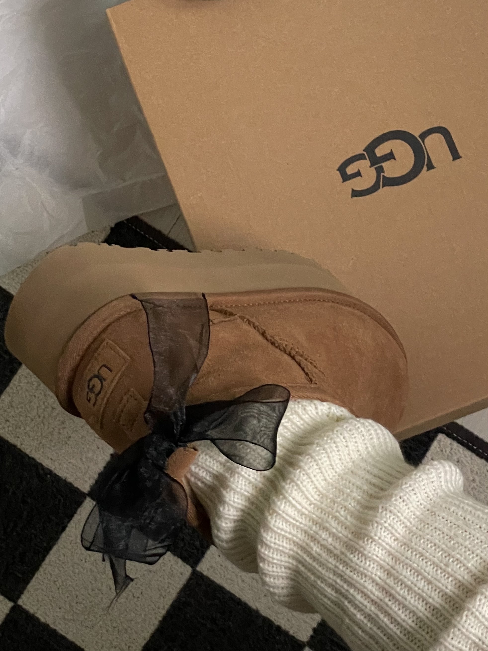 (W) UGG Classic Ultra Mini Platform Boots Chestnut 착용 스타일 - 1