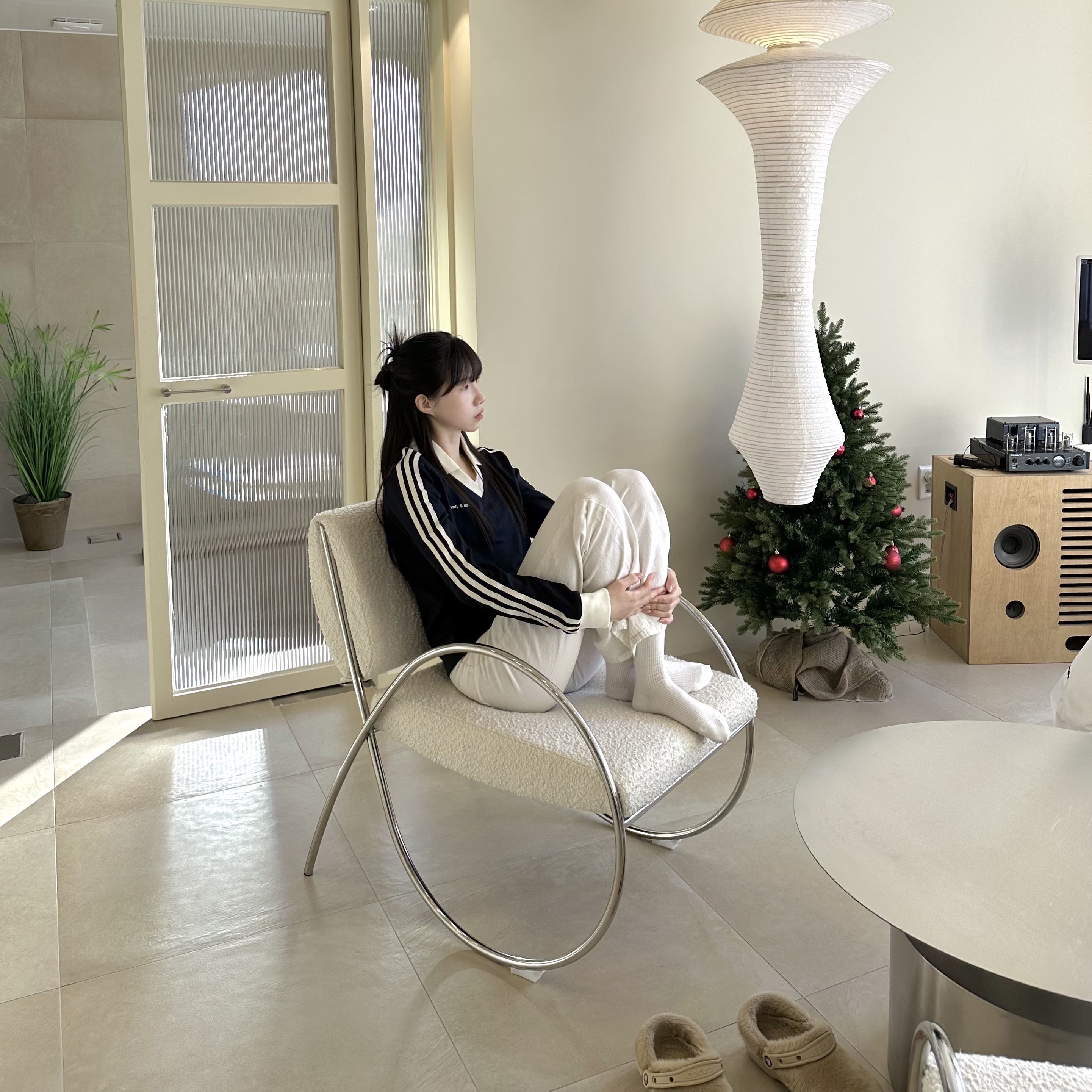 (W) Adidas x Sporty & Rich Long Sleeve Football Jersey Legend Ink - US Sizing, Crocs Classic Fur Sure Clog Chai 착용 스타일 - 2