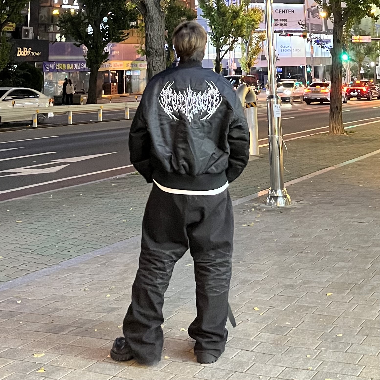 Project G/R Metalic Bomber Jacket Black, Project G/R Backward Denim Pants Black 착용 스타일 - 2