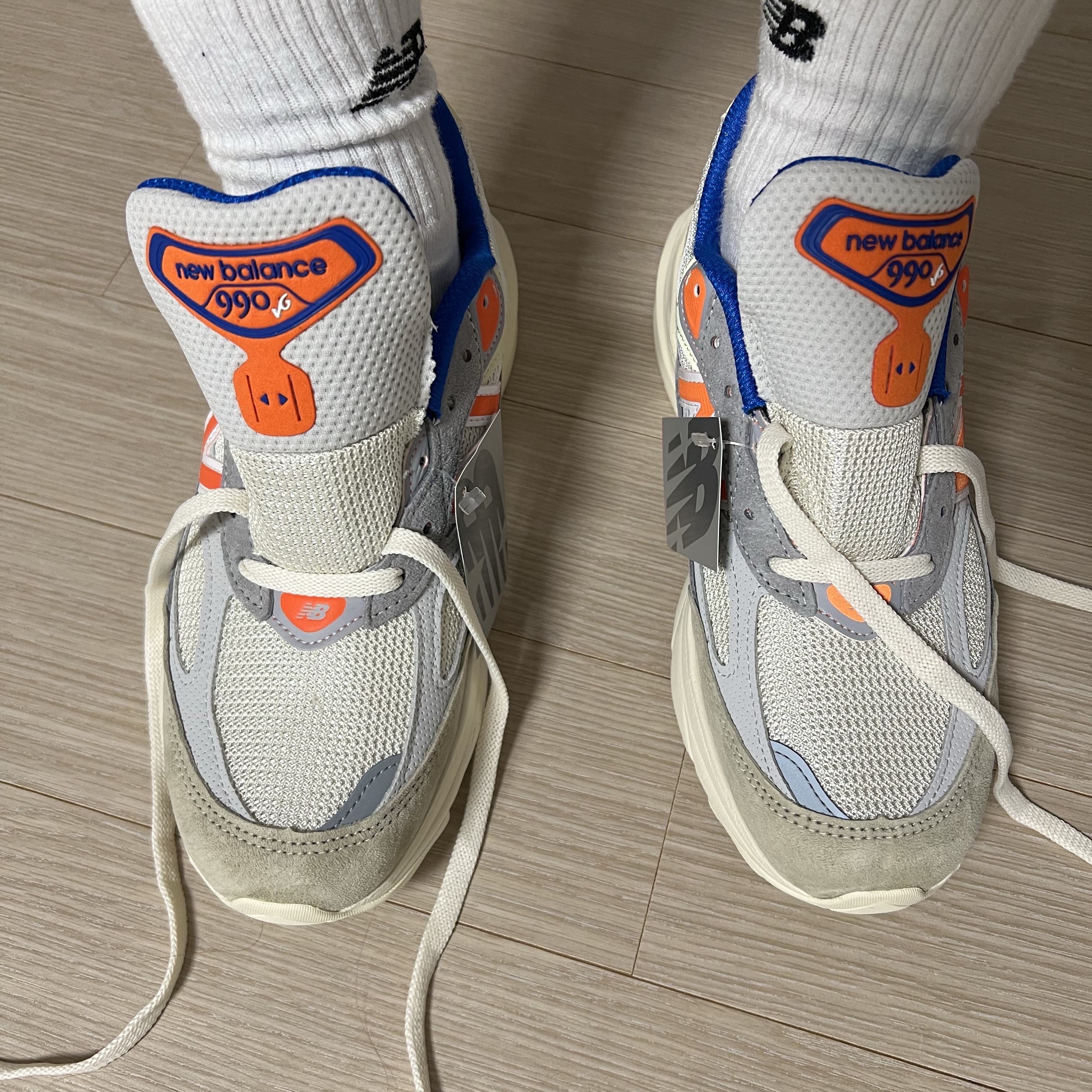 New Balance x Kith x Madison Square Garden 990v6 Made in USA Angora Royal Blue 착용 스타일 - 1