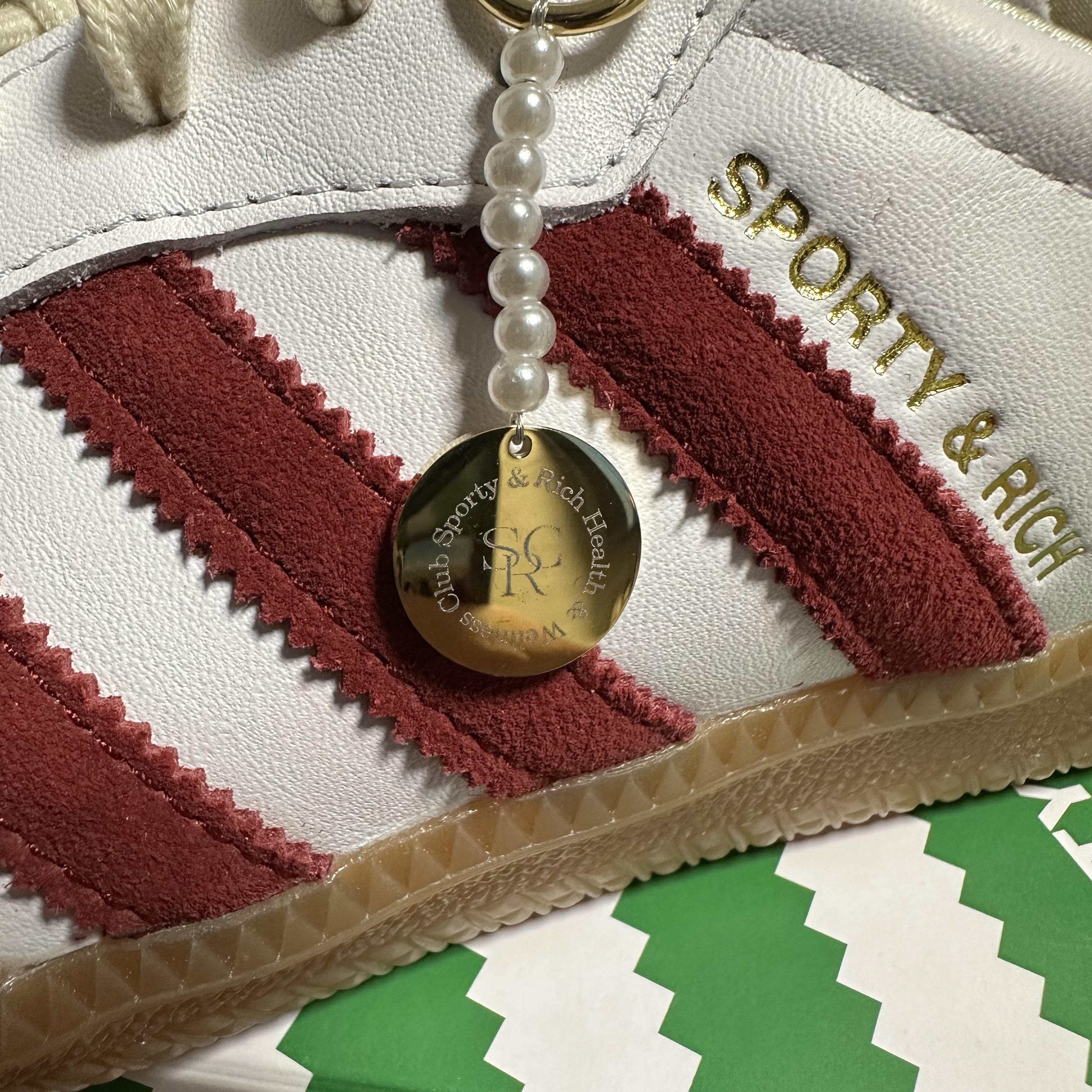 Adidas x Sporty & Rich Samba OG Cloud White Collegiate Burgundy 착용 스타일 - 3