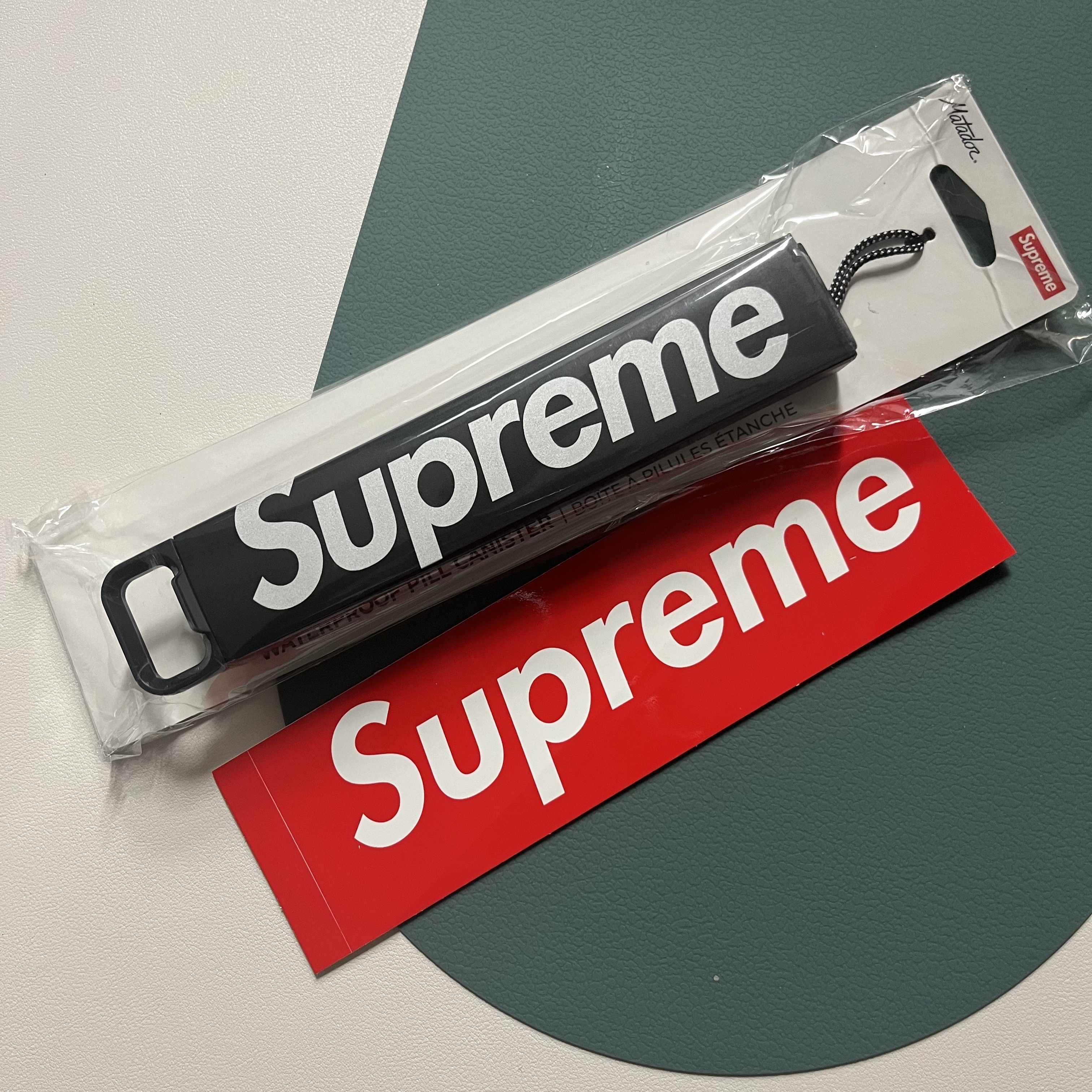 Supreme x Matador Waterproof Pill Case Black - 23FW 착용 스타일