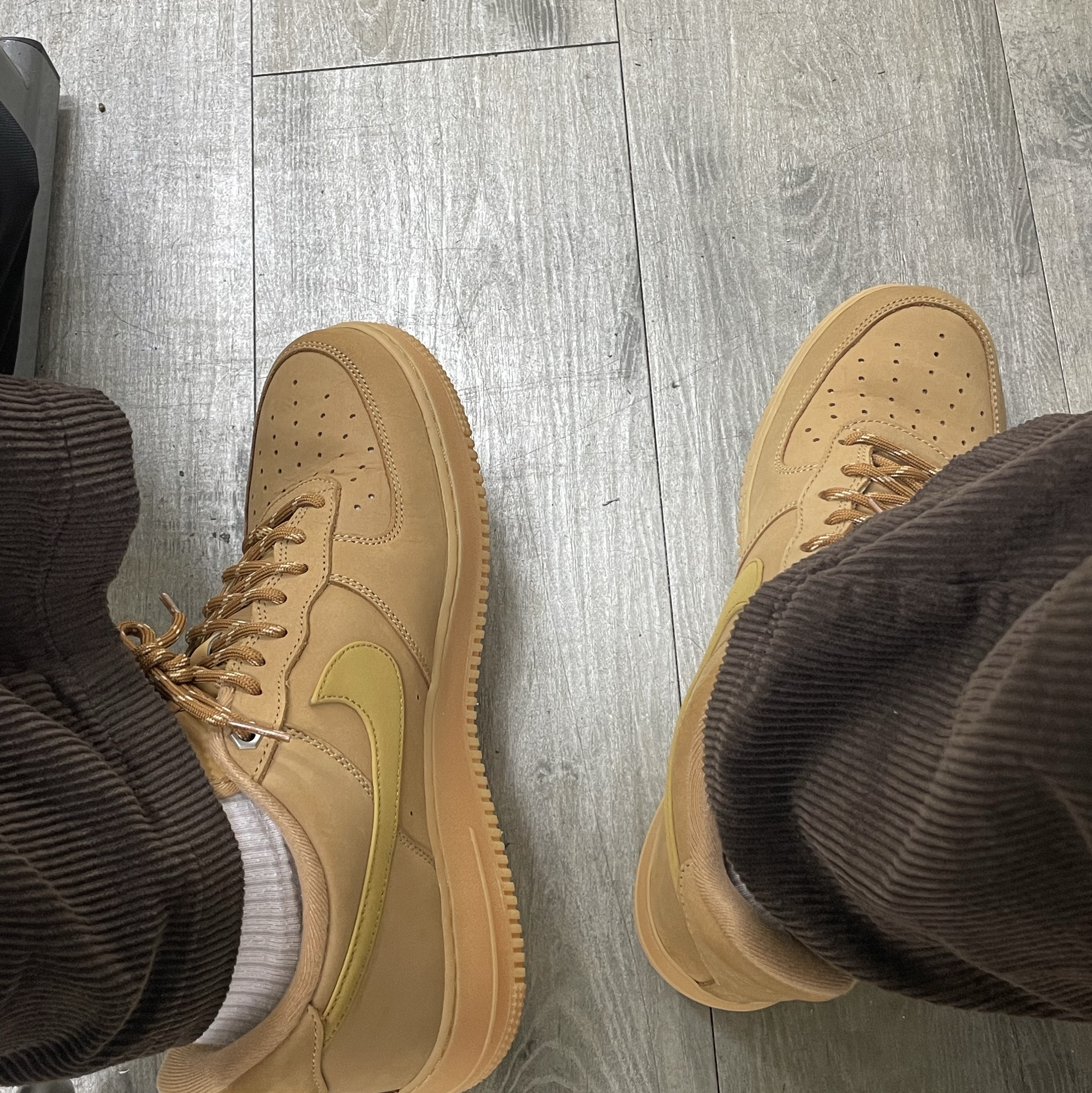 Nike Air Force 1 '07 WB Flax 착용 스타일 - 2