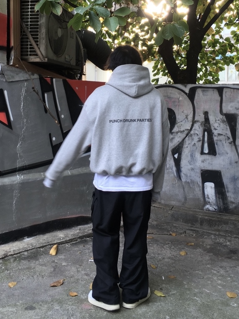 Nike Air Force 1 Mid '07 Premium Copy and Paste, Punch Drunk Parties Circle Logo Oversized Hoodie Gray 착용 스타일 - 1