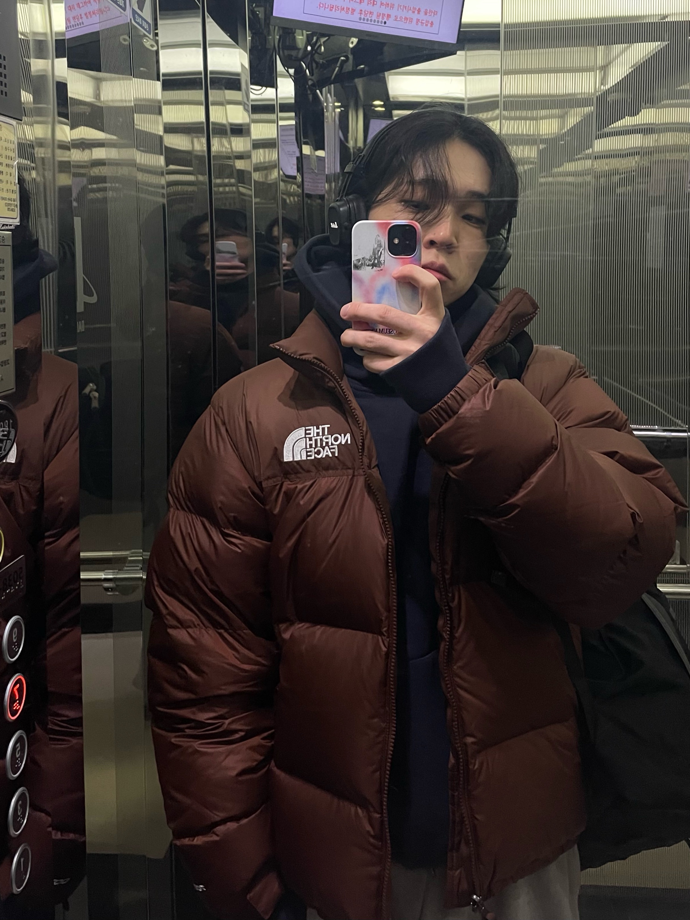 The North Face 1996 Retro Nuptse Jacket Dark Oak 착용 스타일