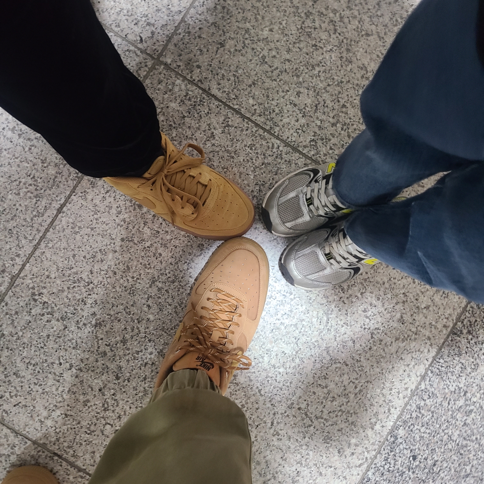 Nike Air Force 1 '07 WB Flax, (GS) Nike Air Force 1 LV8 3 Wheat 착용 스타일