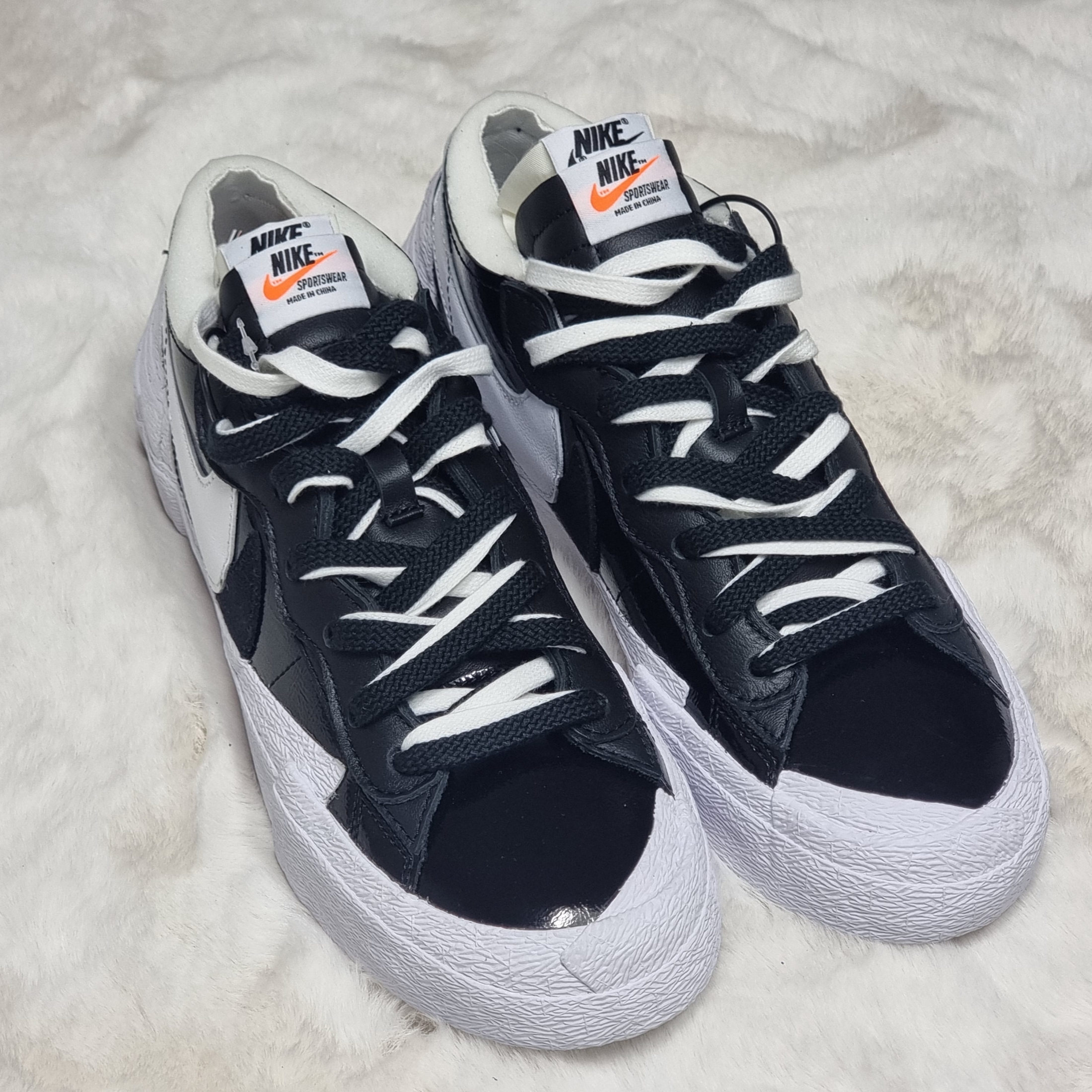 Nike x Sacai Blazer Low Black Patent Leather 착용 스타일 - 1