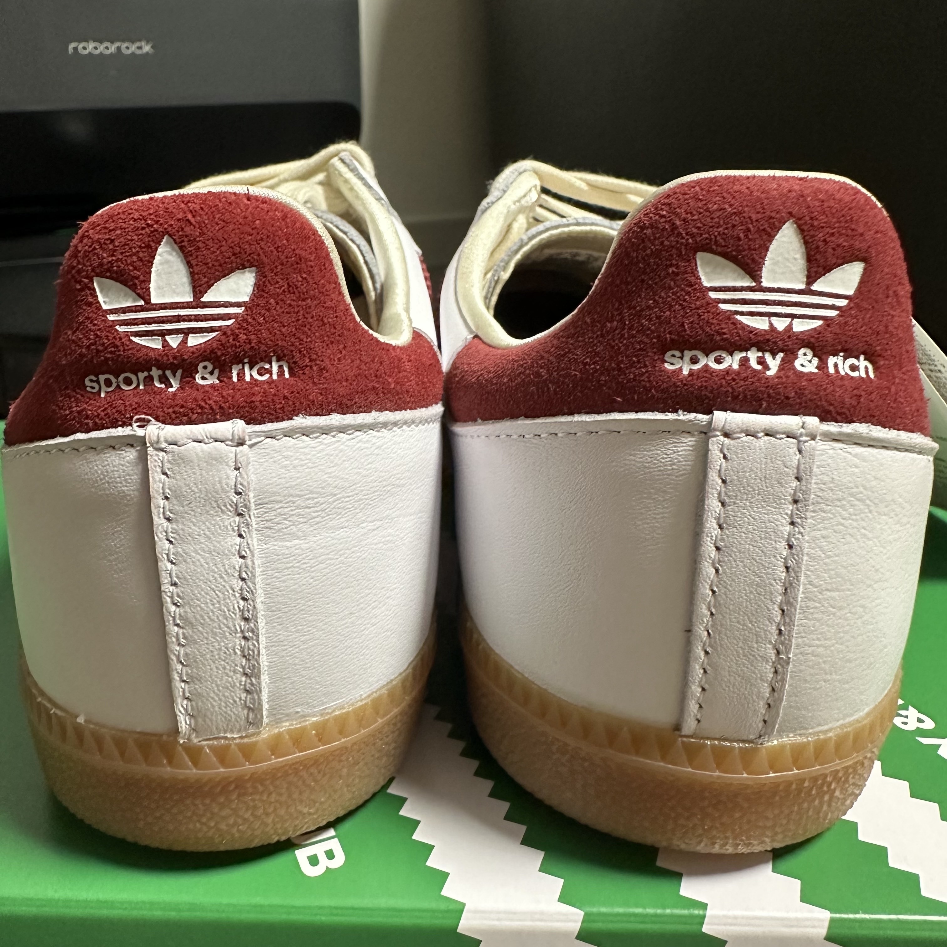 Adidas x Sporty & Rich Samba OG Cloud White Collegiate Burgundy 착용 스타일 - 4