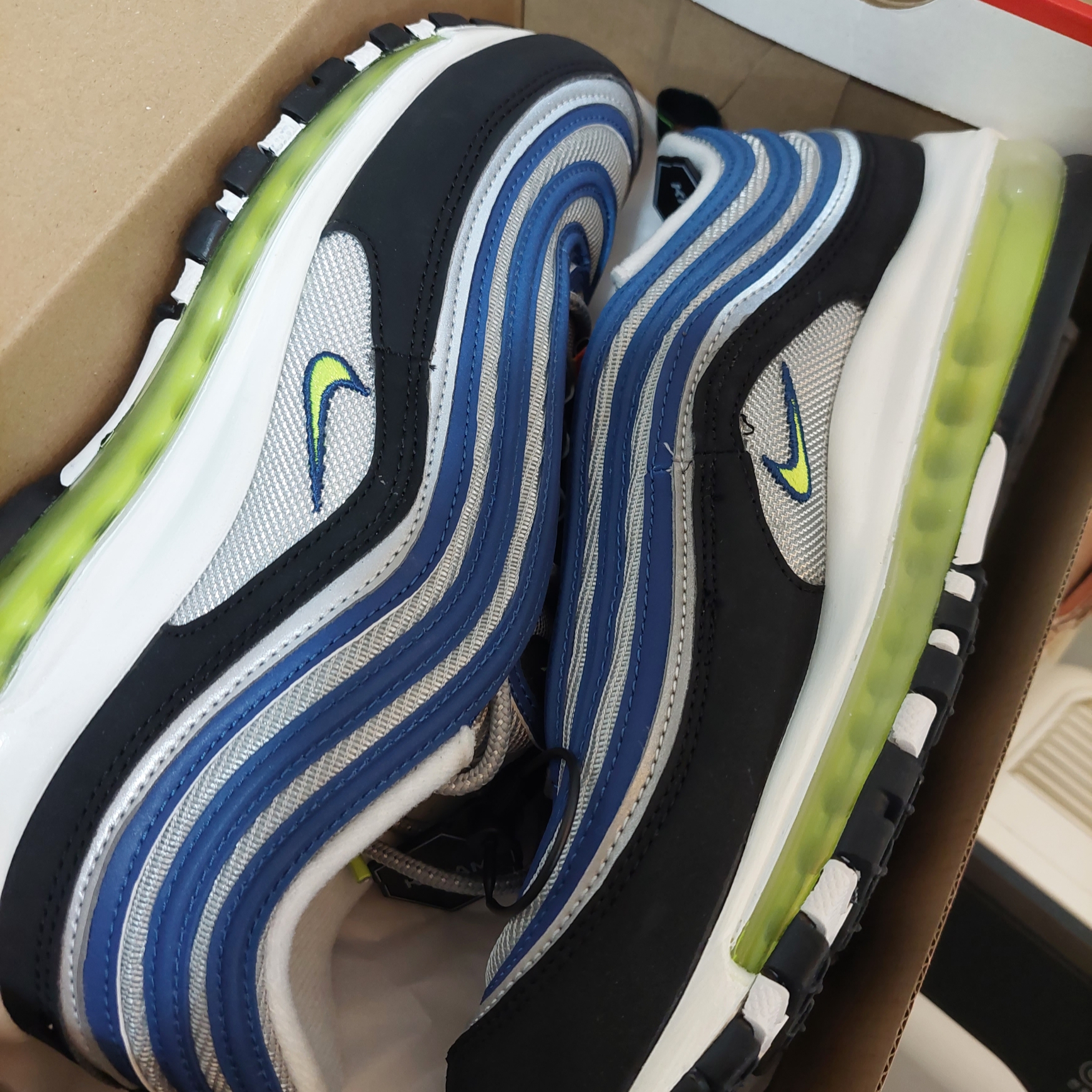 Nike Air Max 97 OG Atlantic Blue and Voltage Yellow 착용 스타일 - 2