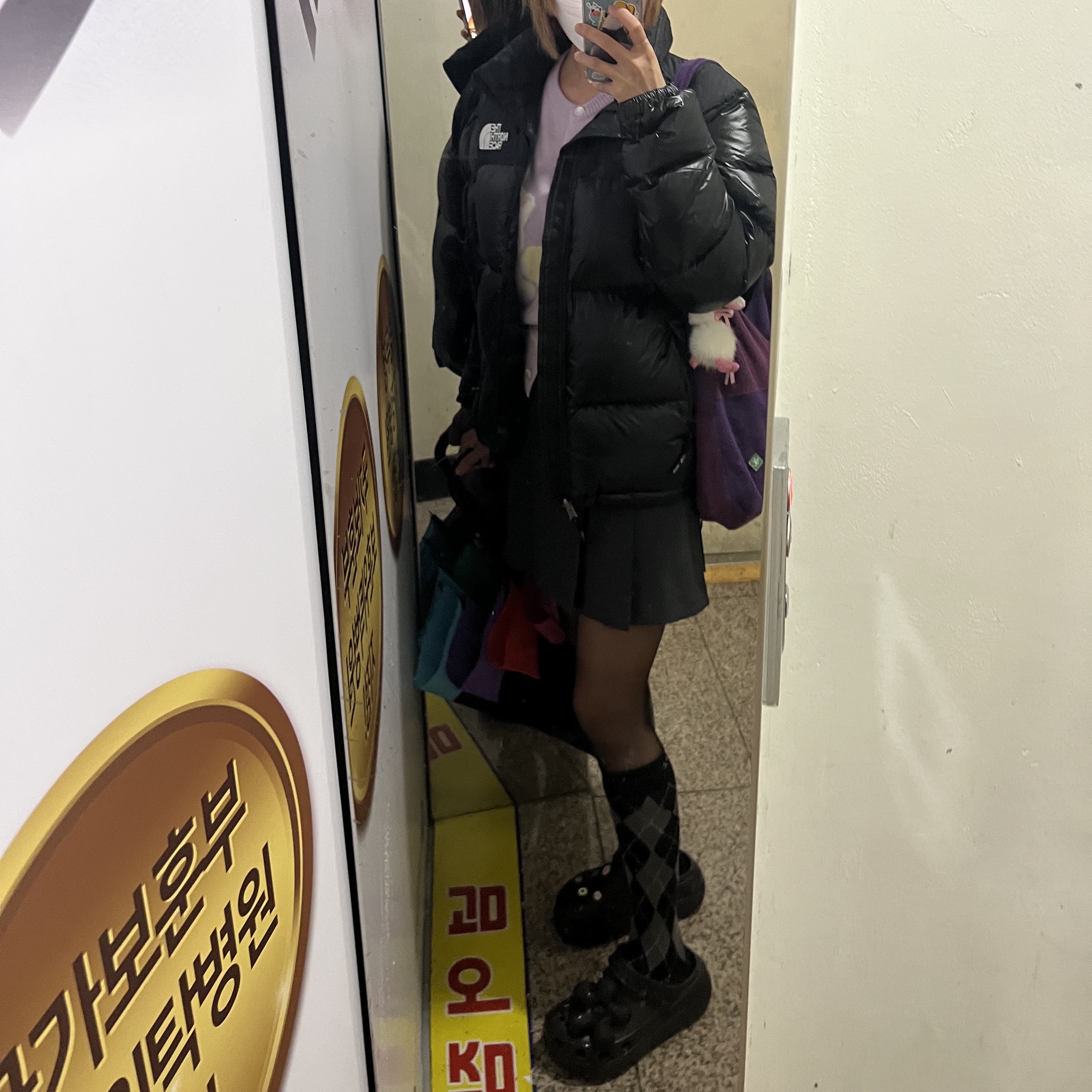 The North Face 1996 Eco Nuptse Jacket Real Black, Crocs Classic Crush Clog Black 착용 스타일