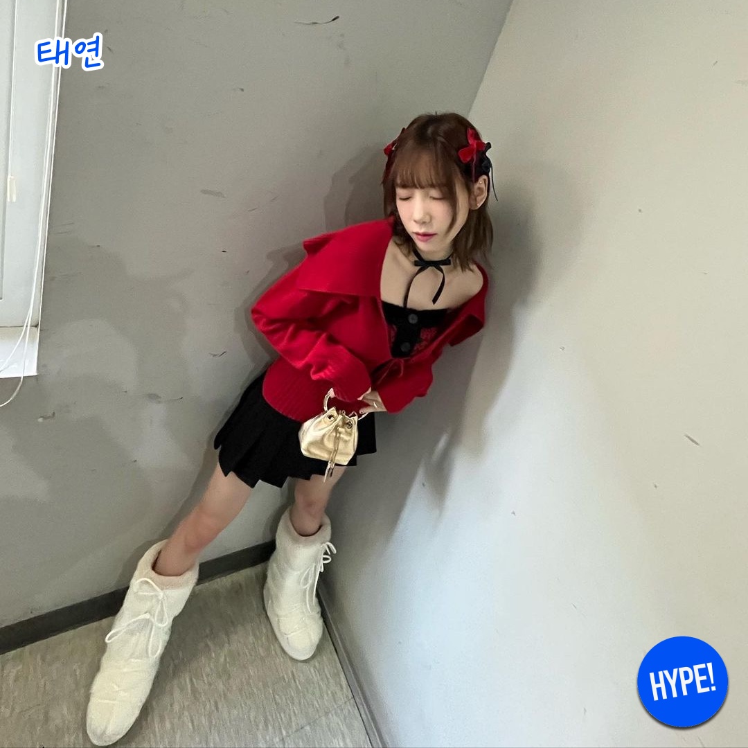 (W) Moon Boot Icon Faux Fur Boots White, (W) Moon Boot Icon Cream Shearing Boots Gold 착용 스타일 - 2