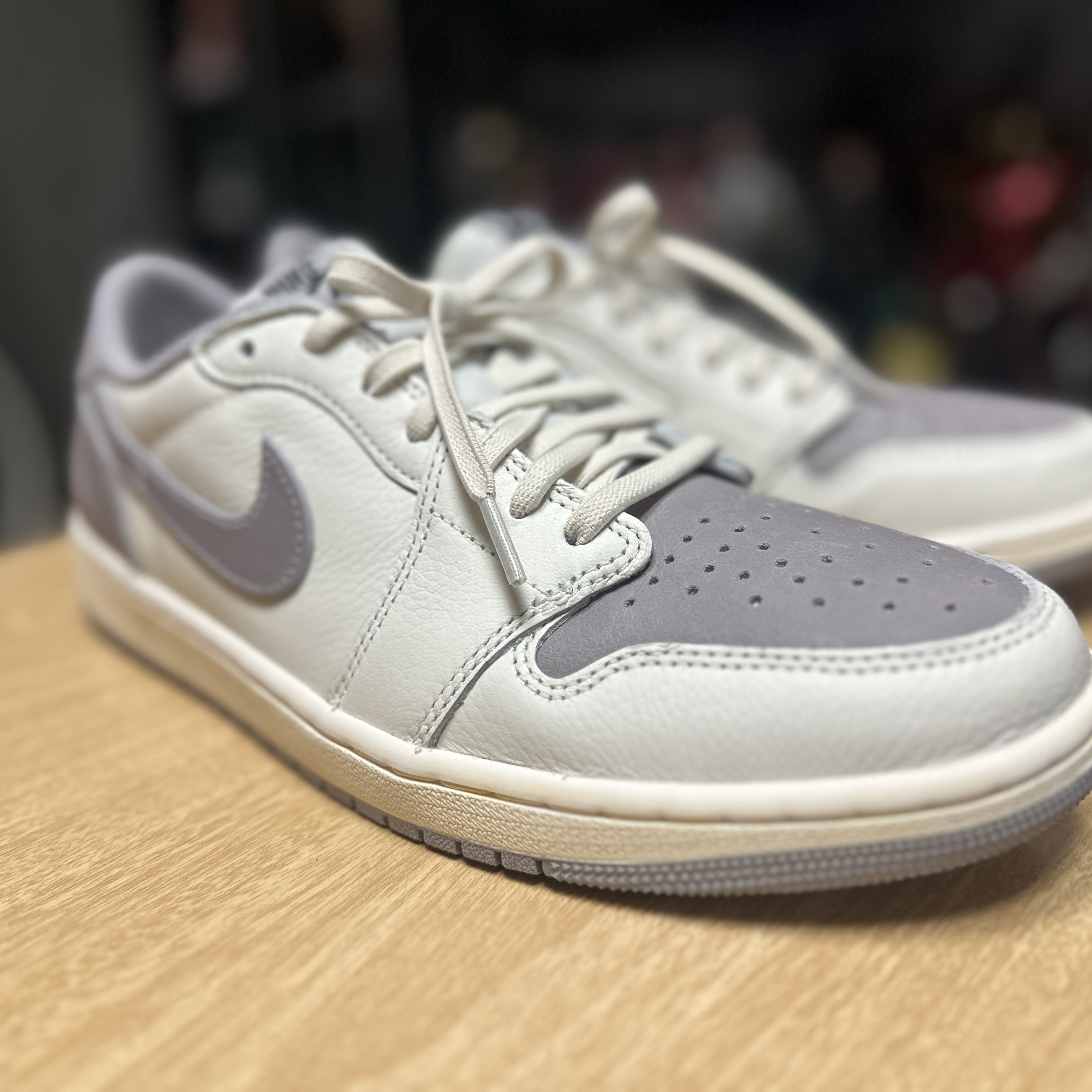 Jordan 1 Retro Low OG Atmosphere Grey 착용 스타일 - 1