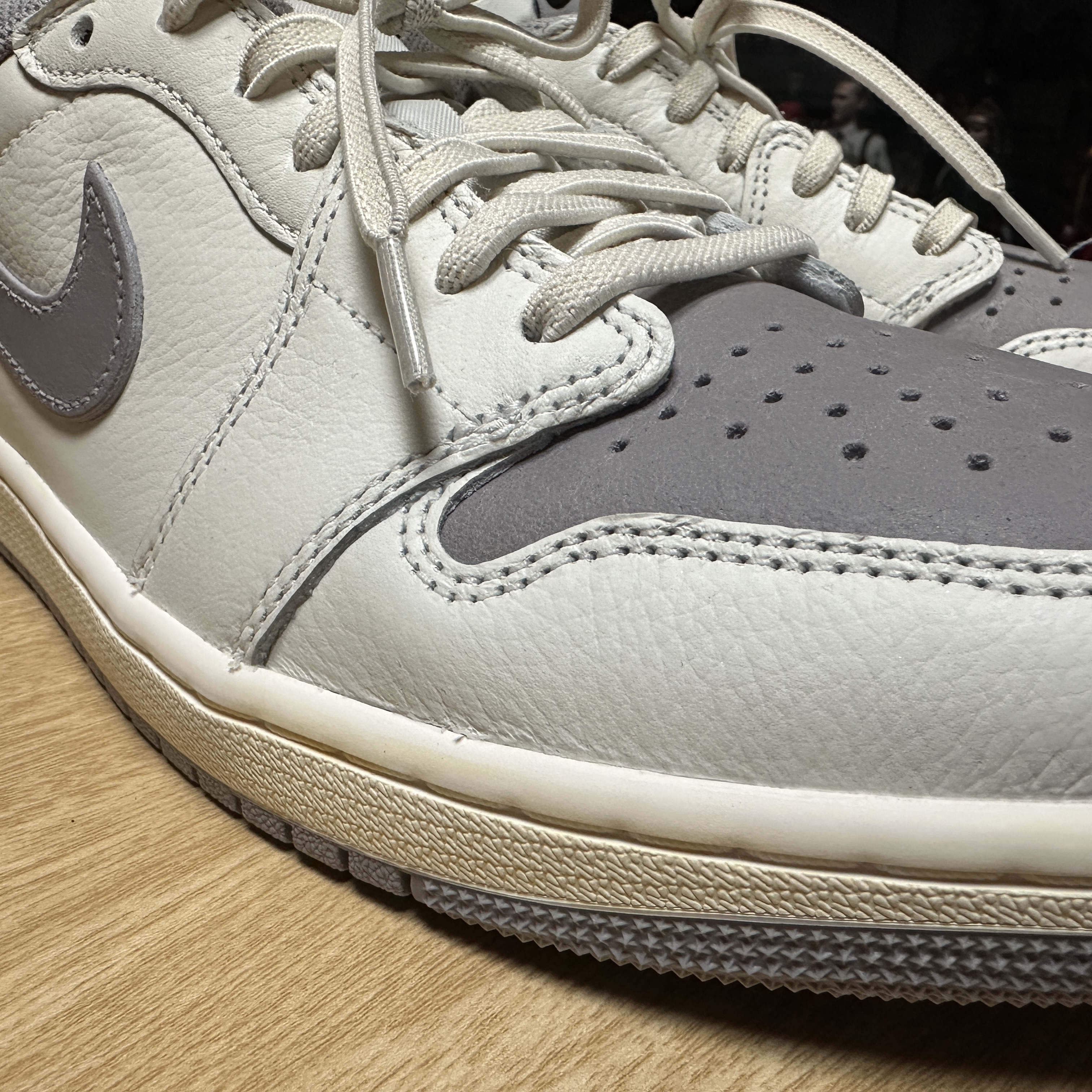 Jordan 1 Retro Low OG Atmosphere Grey 착용 스타일 - 2