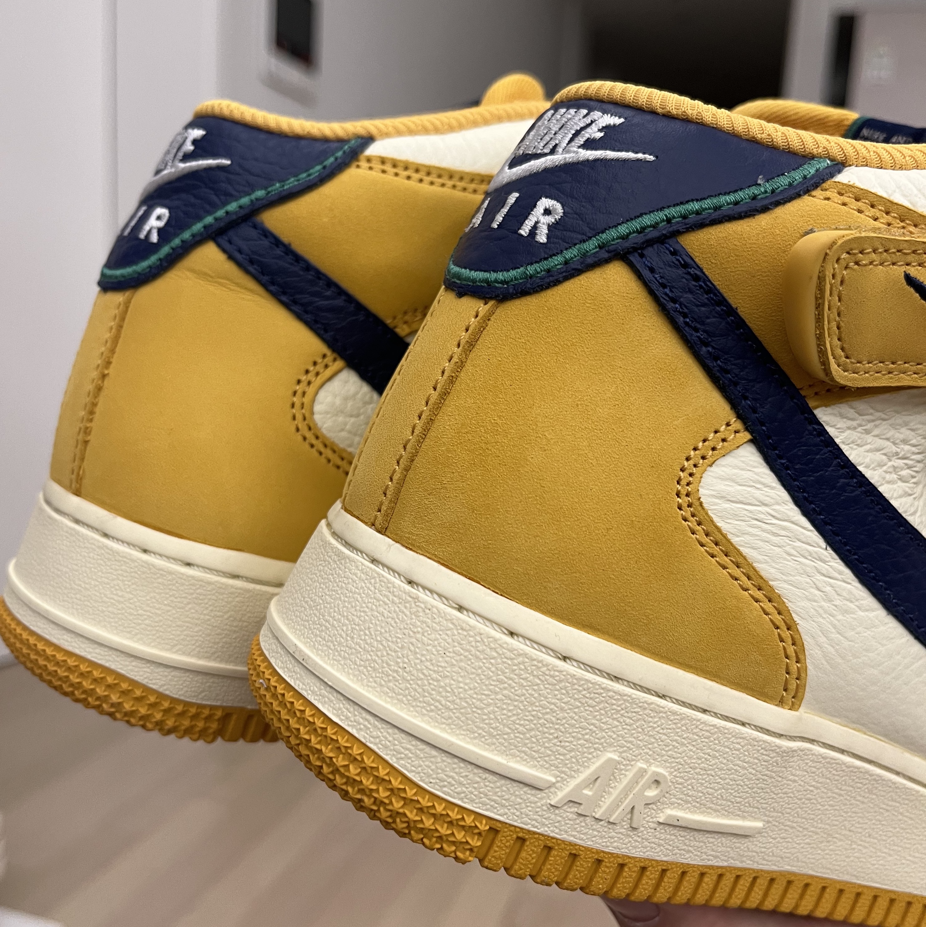 Nike Air Force 1 Mid Paris 착용 스타일 - 5