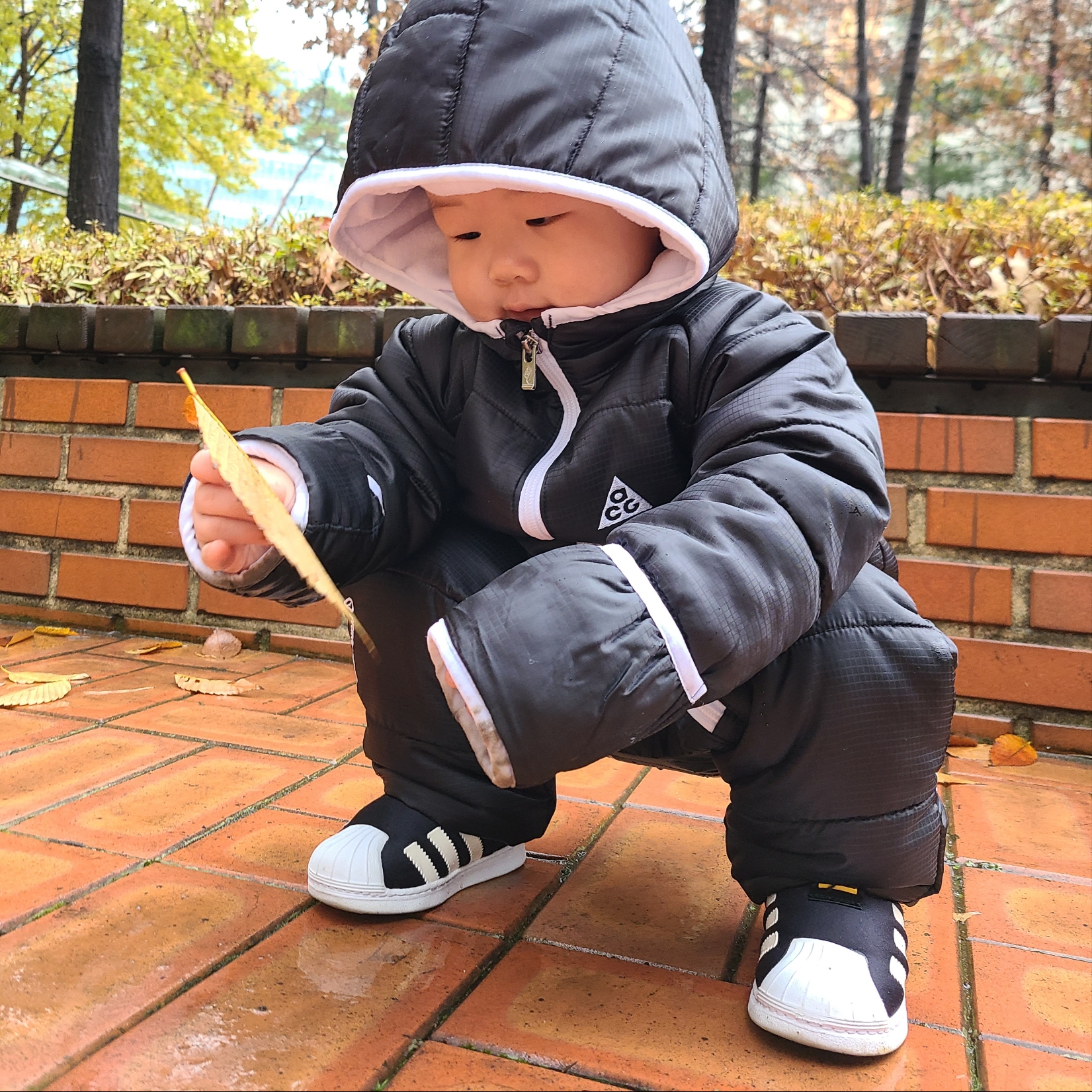(C) Adidas Superstar 360 Black White, (Kids) Nike ACG Therma-Fit Fleece Full Zip Jacket Black Photon Dust 착용 스타일
