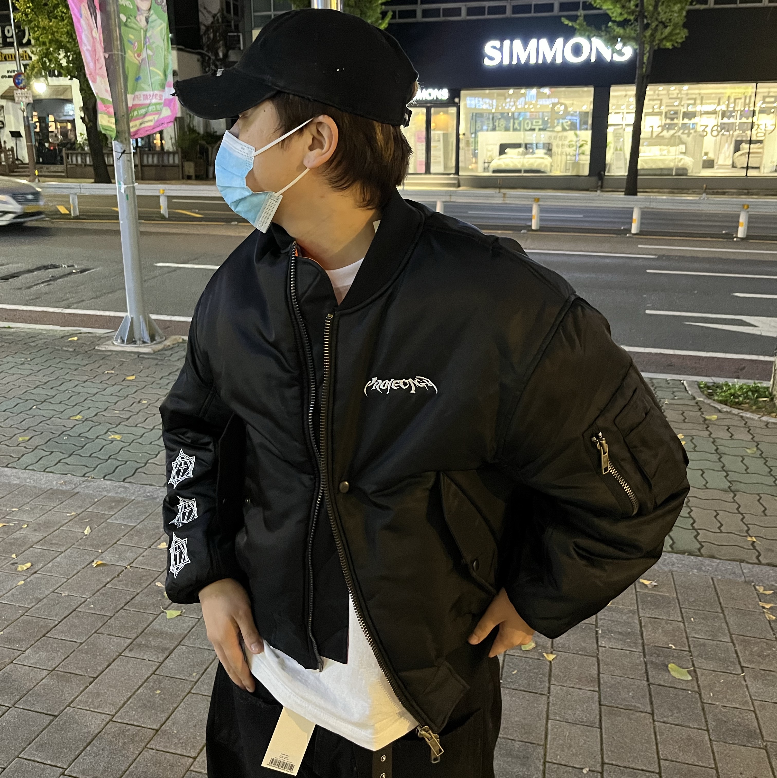 Project G/R Metalic Bomber Jacket Black, Project G/R Backward Denim Pants Black 착용 스타일 - 3