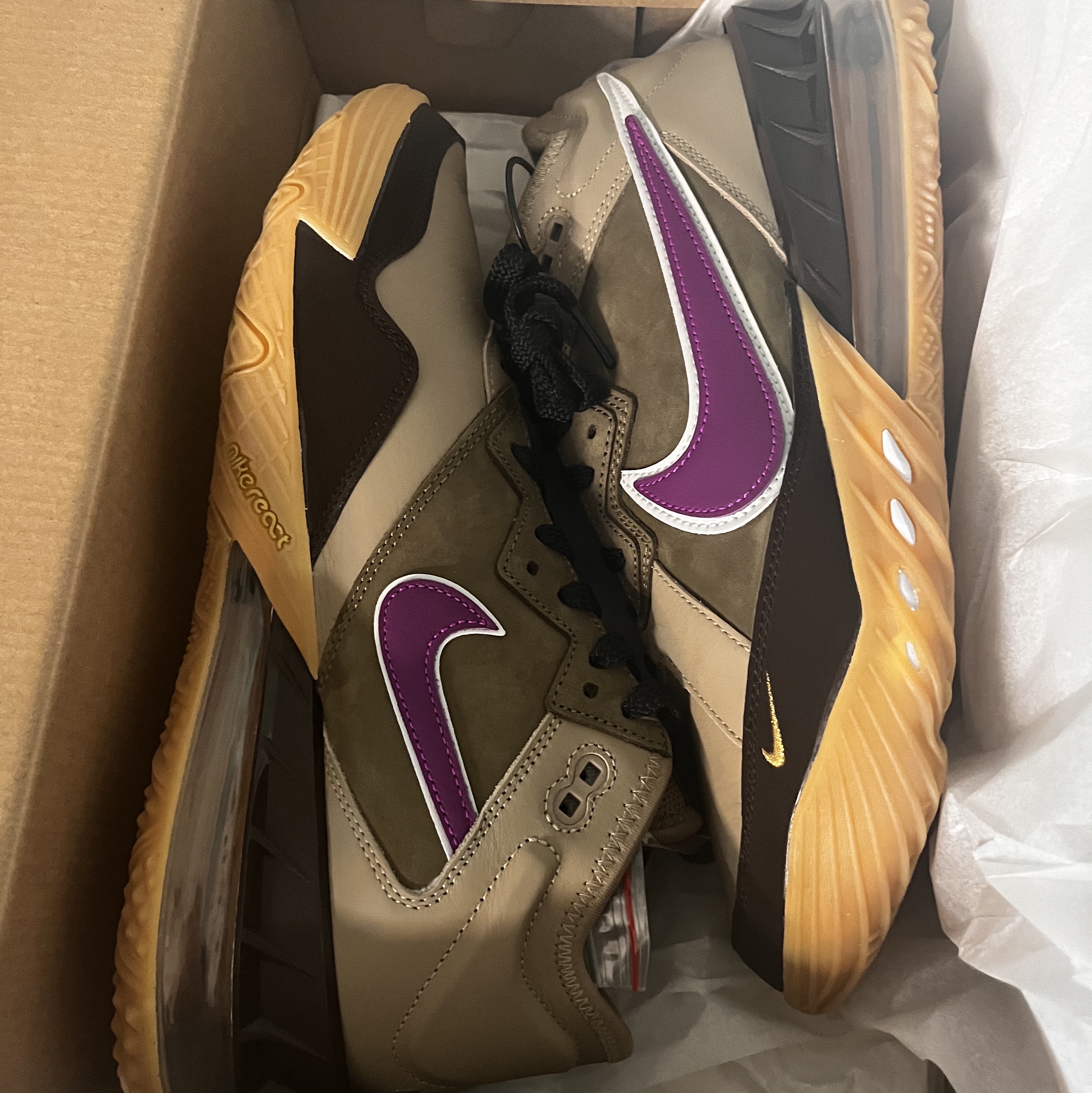 Nike x Atmos LeBron 18 Low Viotech, Nike ACG Storm-Fit ADV Cascade Rain Jacket Dark Iris - US/EU 착용 스타일 - 2