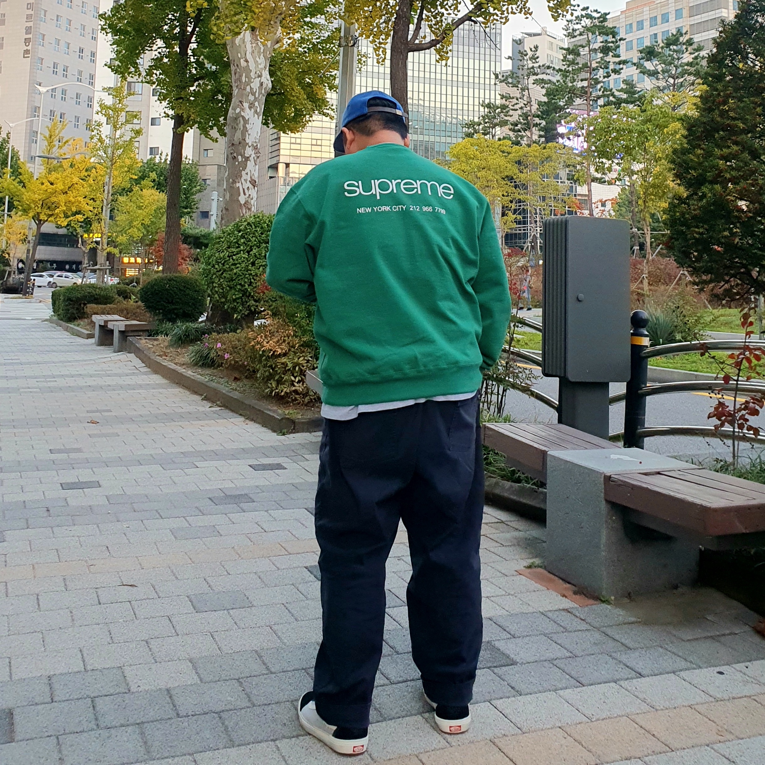 Supreme NYC Crewneck Light Pine - 23FW, Supreme Work Pants Navy Plaid - 23SS 착용 스타일 - 1