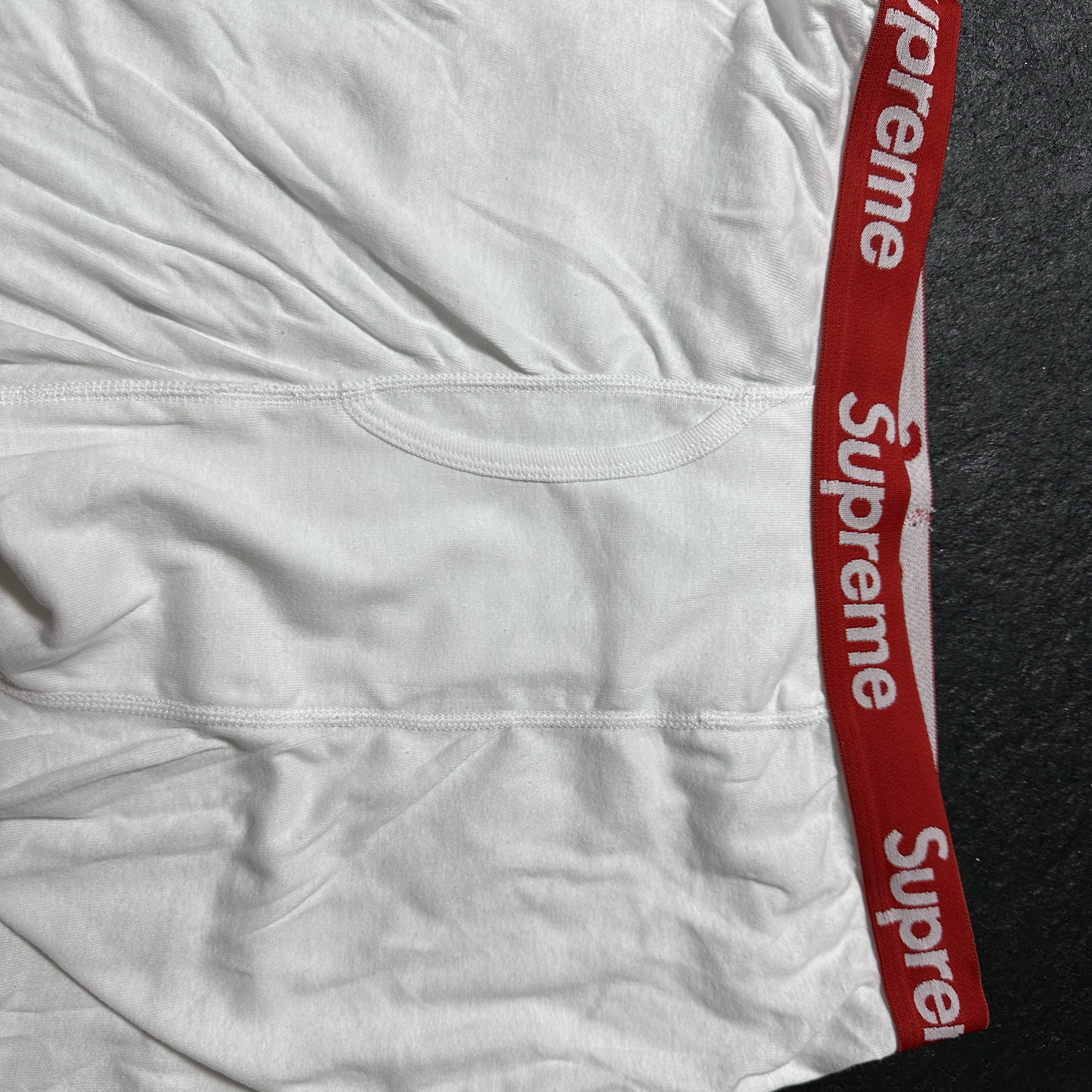 Supreme Hanes Boxer Briefs White (4 Pack) 착용 스타일 - 2