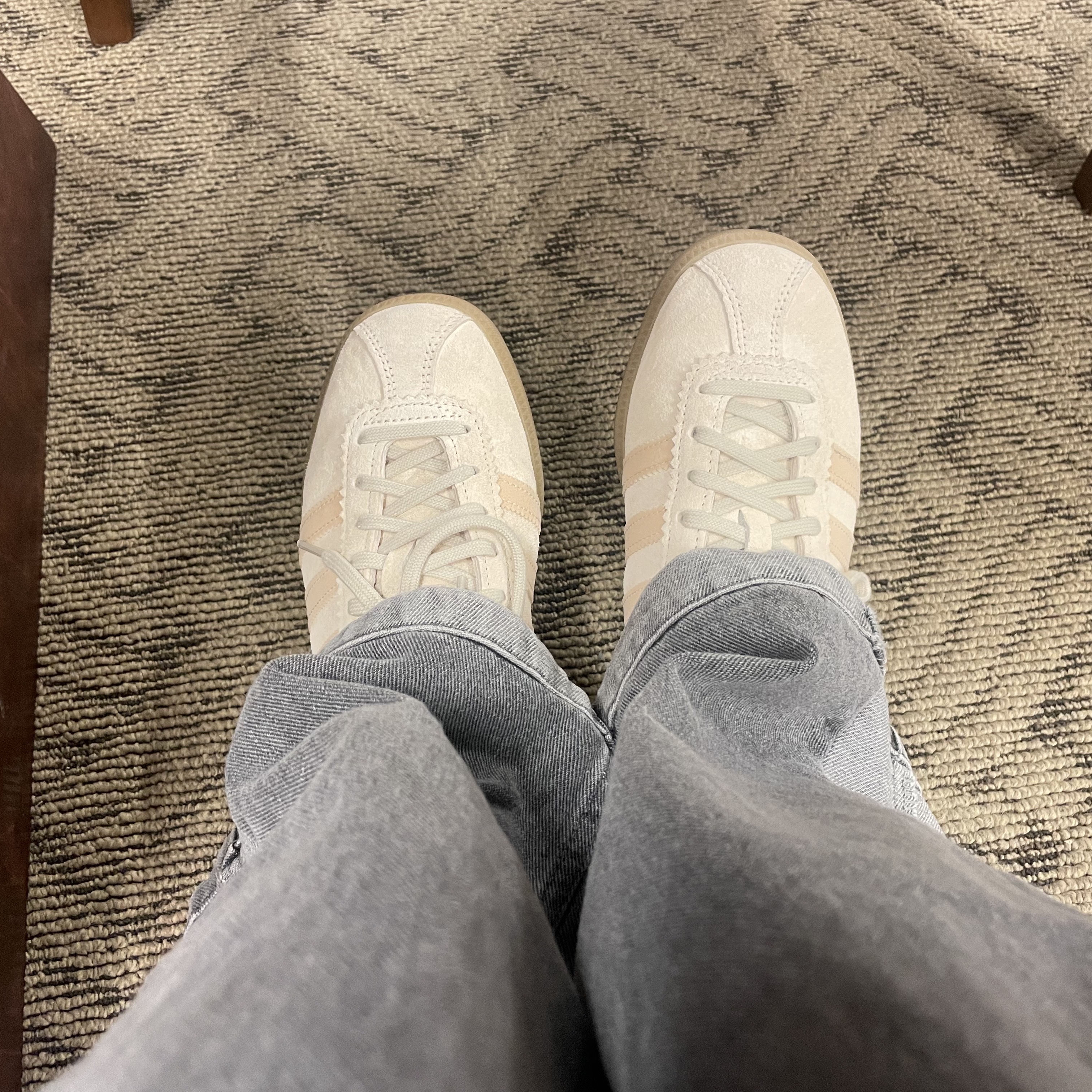 Adidas Bermuda Wonder White 착용 스타일