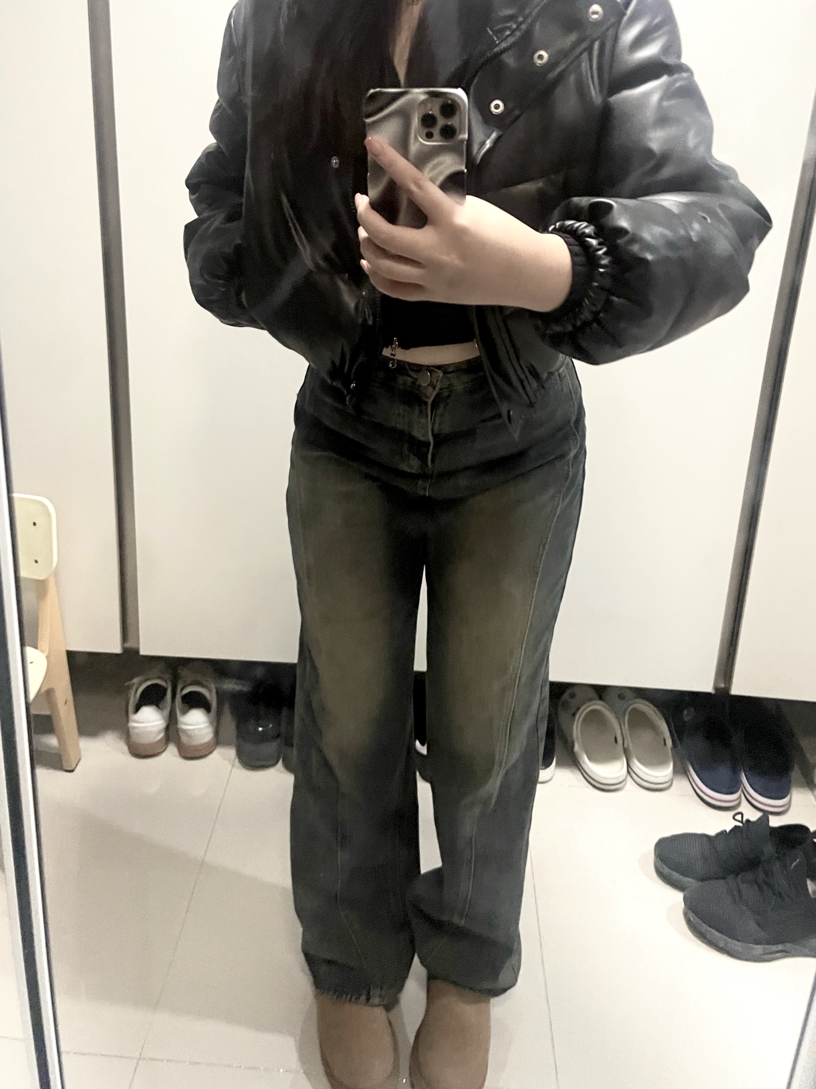 (W) UGG Classic Ultra Mini Boots Chestnut 착용 스타일 - 1