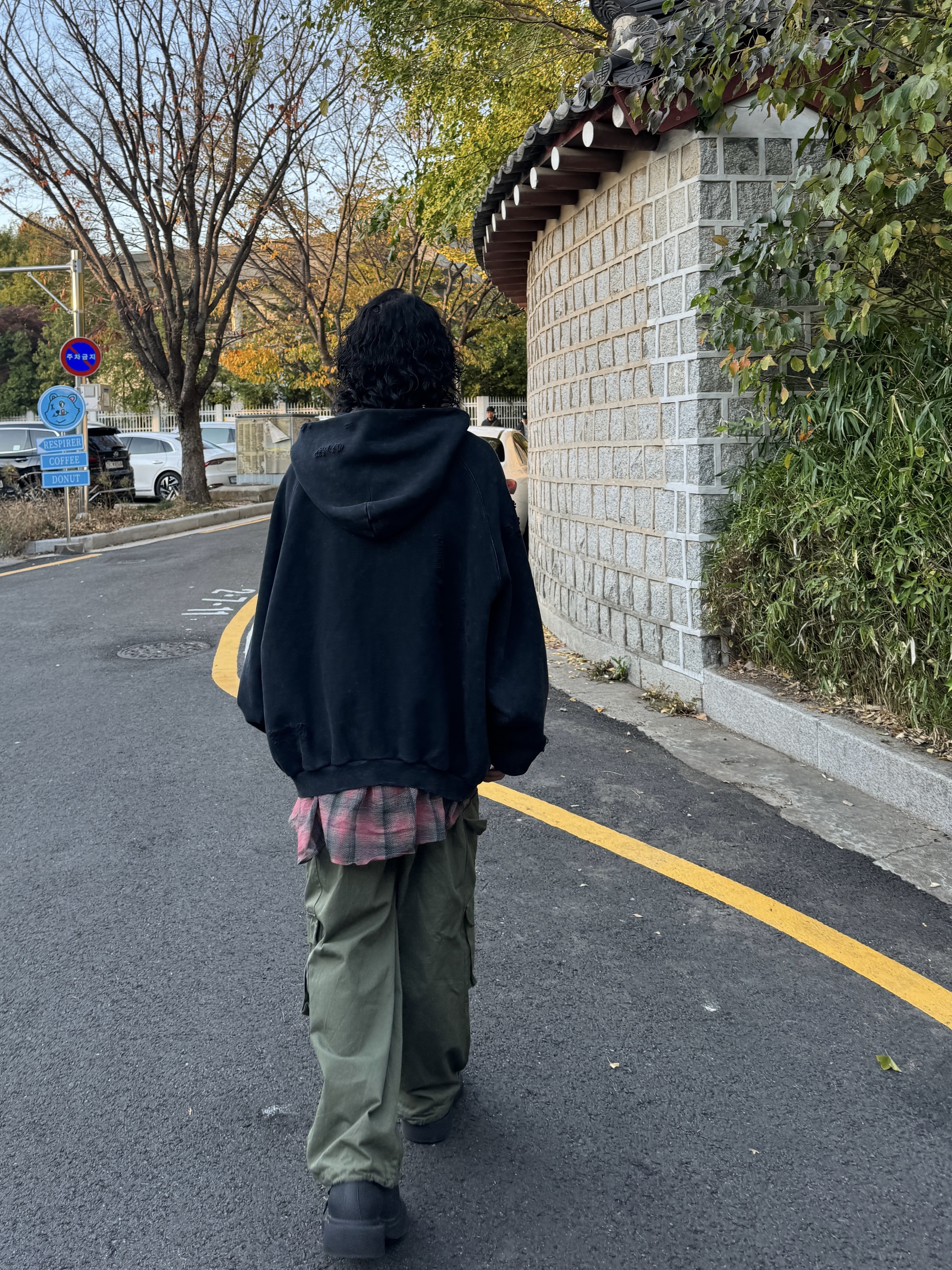Nonnod x Shinsegae Distressed Zip-Up Hoodie Washed Black, Our Legacy Borrowed Shirt Big Lumbercheck Print 착용 스타일 - 5