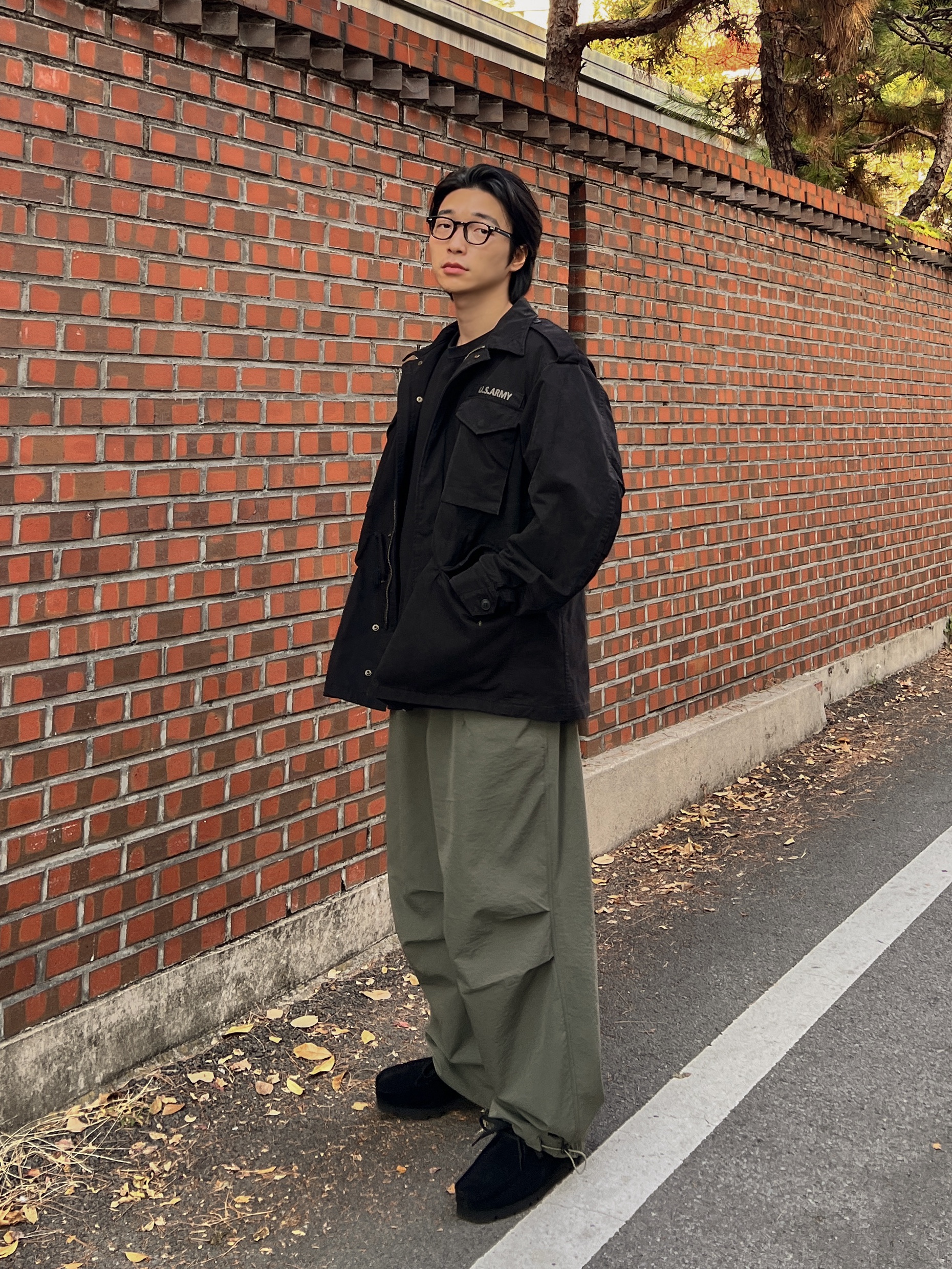 Clarks Wallabee Gore-Tex Black Suede 착용 스타일 - 1