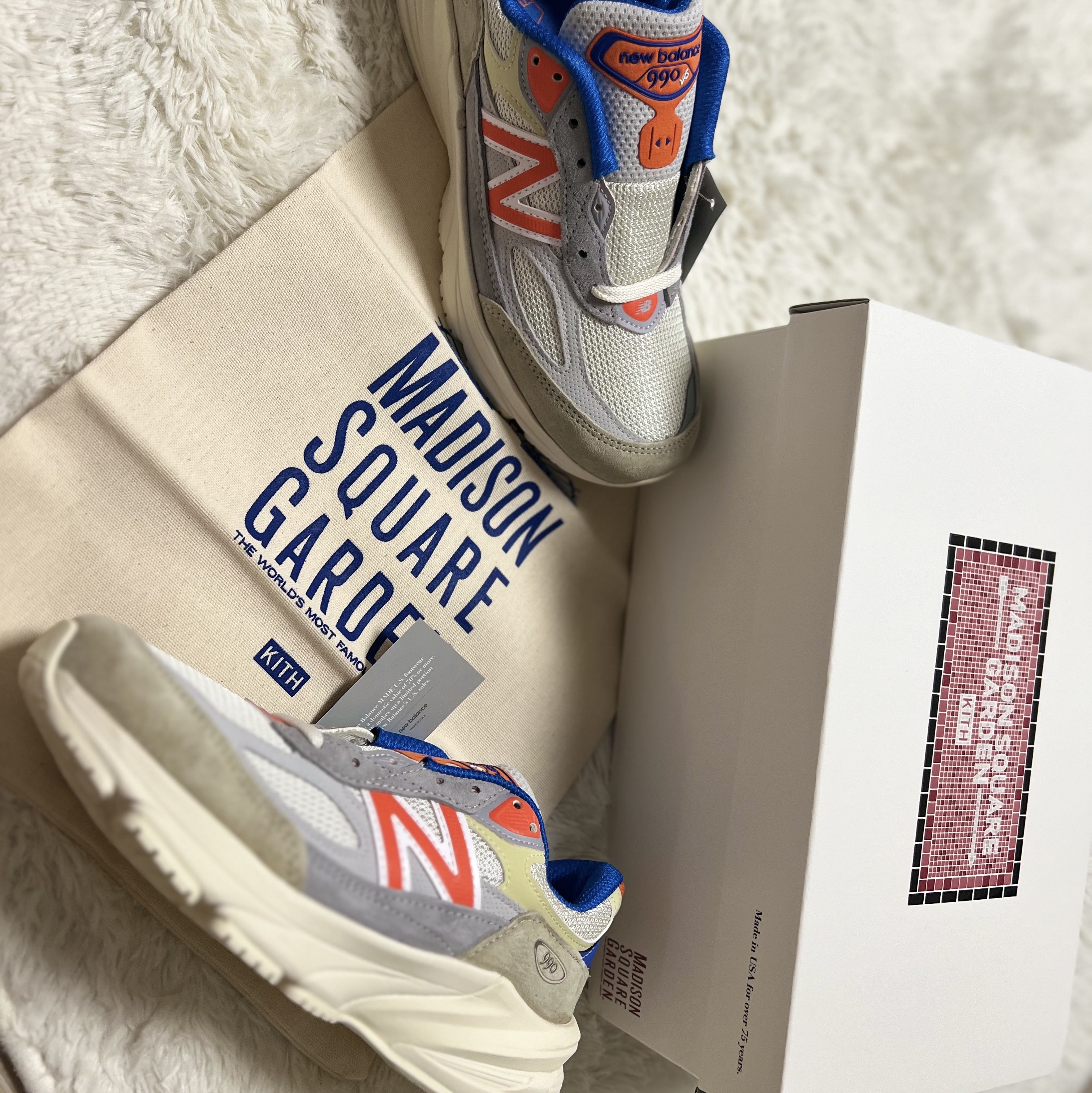 New Balance x Kith x Madison Square Garden 990v6 Made in USA Angora Royal Blue 착용 스타일 - 2