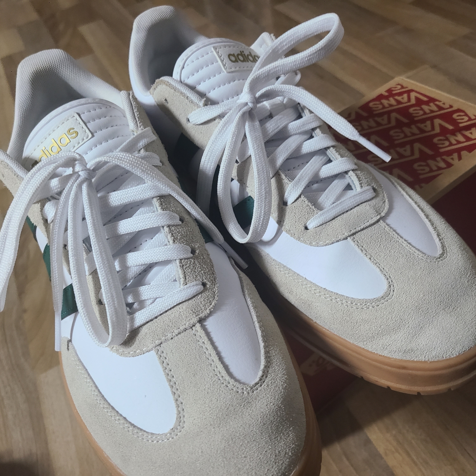 Adidas Gradas Collegiate Green 착용 스타일