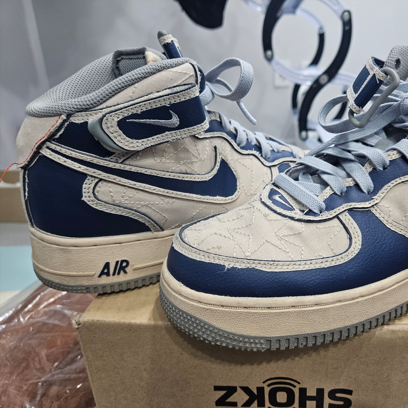 Nike Air Force 1 Mid '07 Pearl White 착용 스타일 - 4
