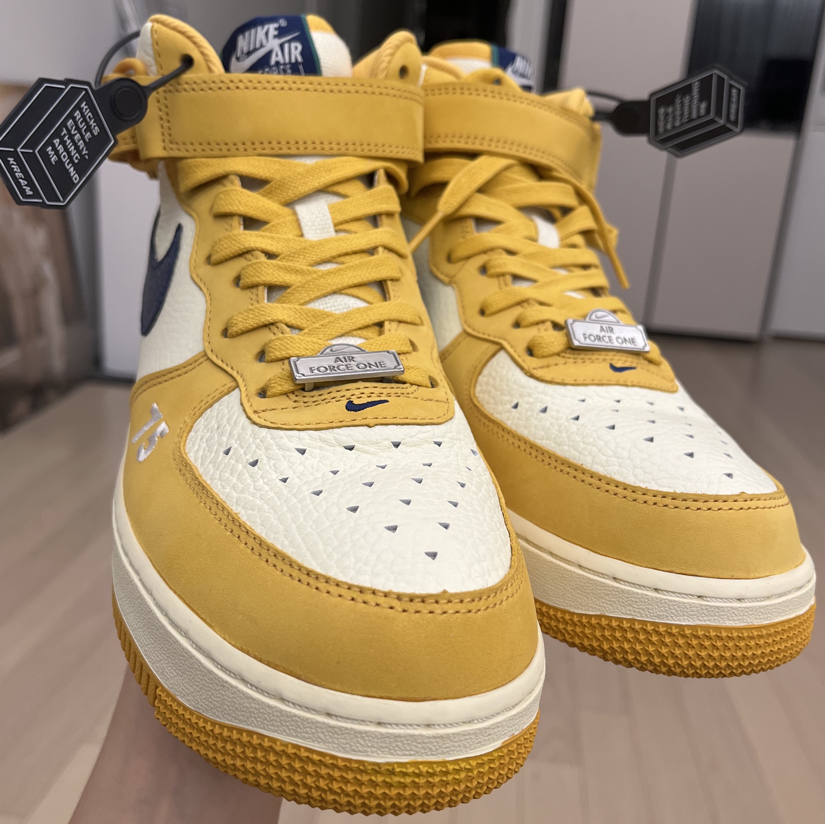Nike Air Force 1 Mid Paris 착용 스타일 - 4