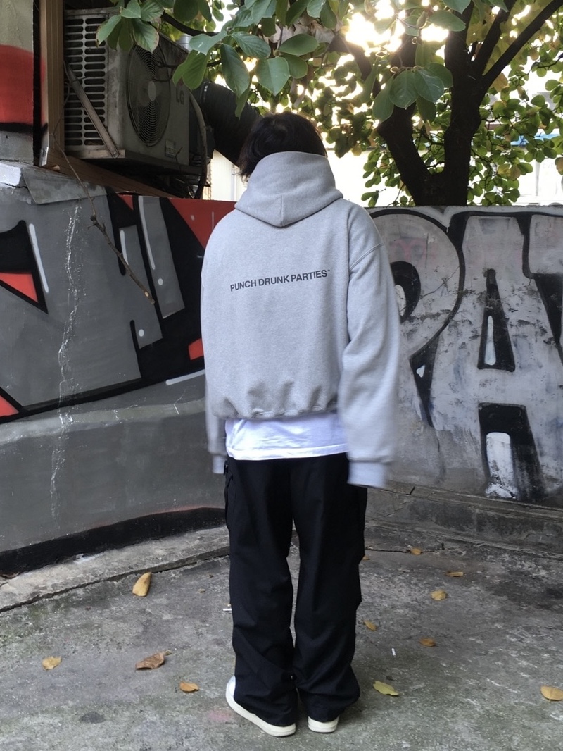 Nike Air Force 1 Mid '07 Premium Copy and Paste, Punch Drunk Parties Circle Logo Oversized Hoodie Gray 착용 스타일 - 2