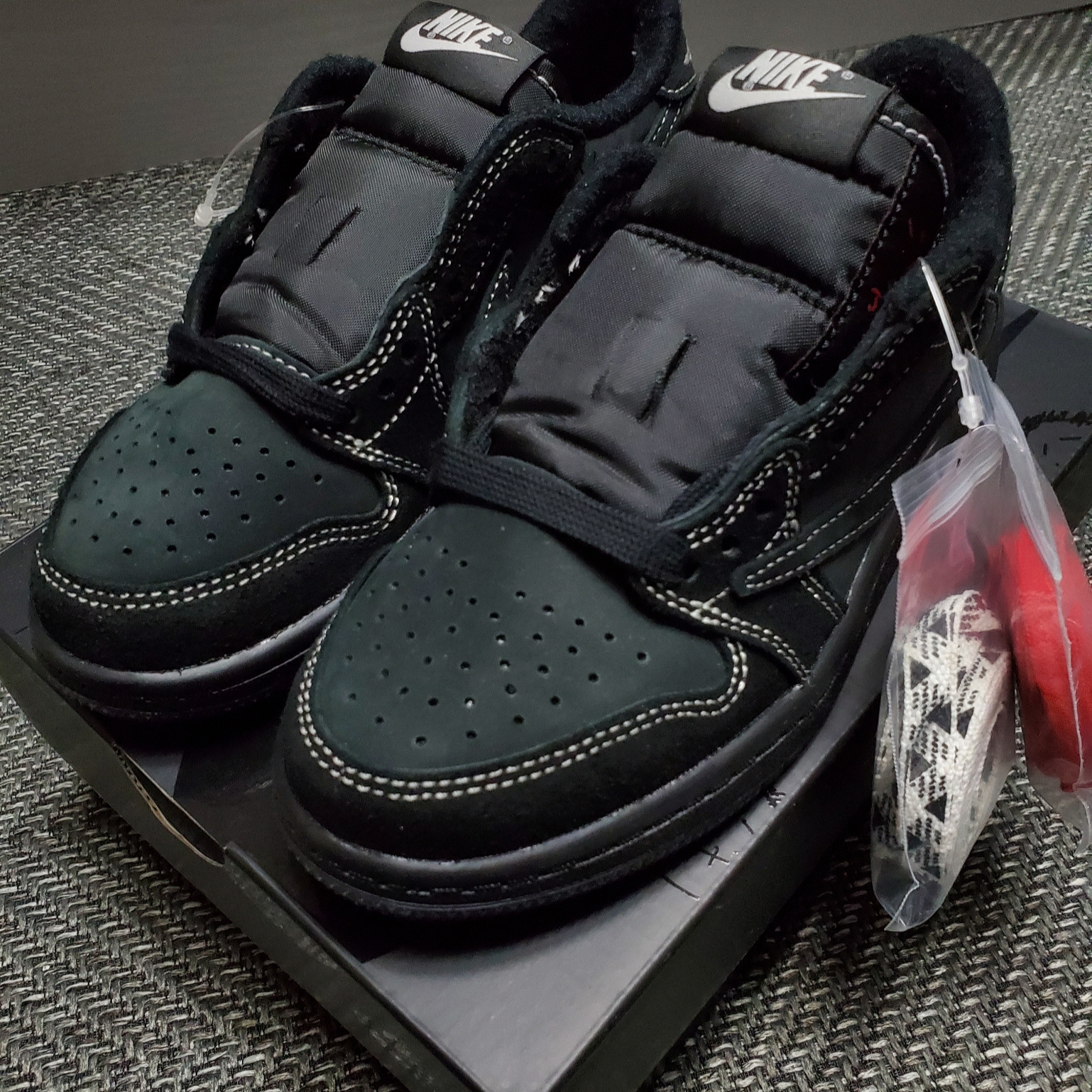 (PS) Jordan 1 x Travis Scott Retro Low OG SP Black Phantom 착용 스타일