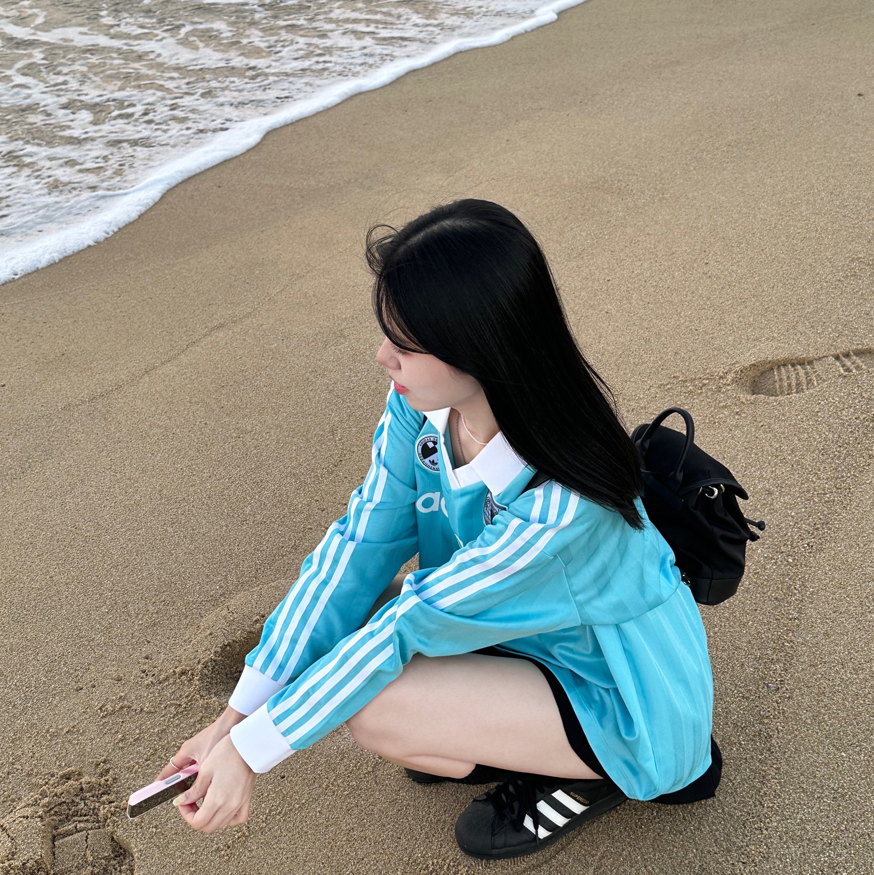 (W) Adidas Football Long Sleeve T-Shirt Light Aqua - KR Sizing, Threetimes Acorn Backpack Black 착용 스타일 - 2