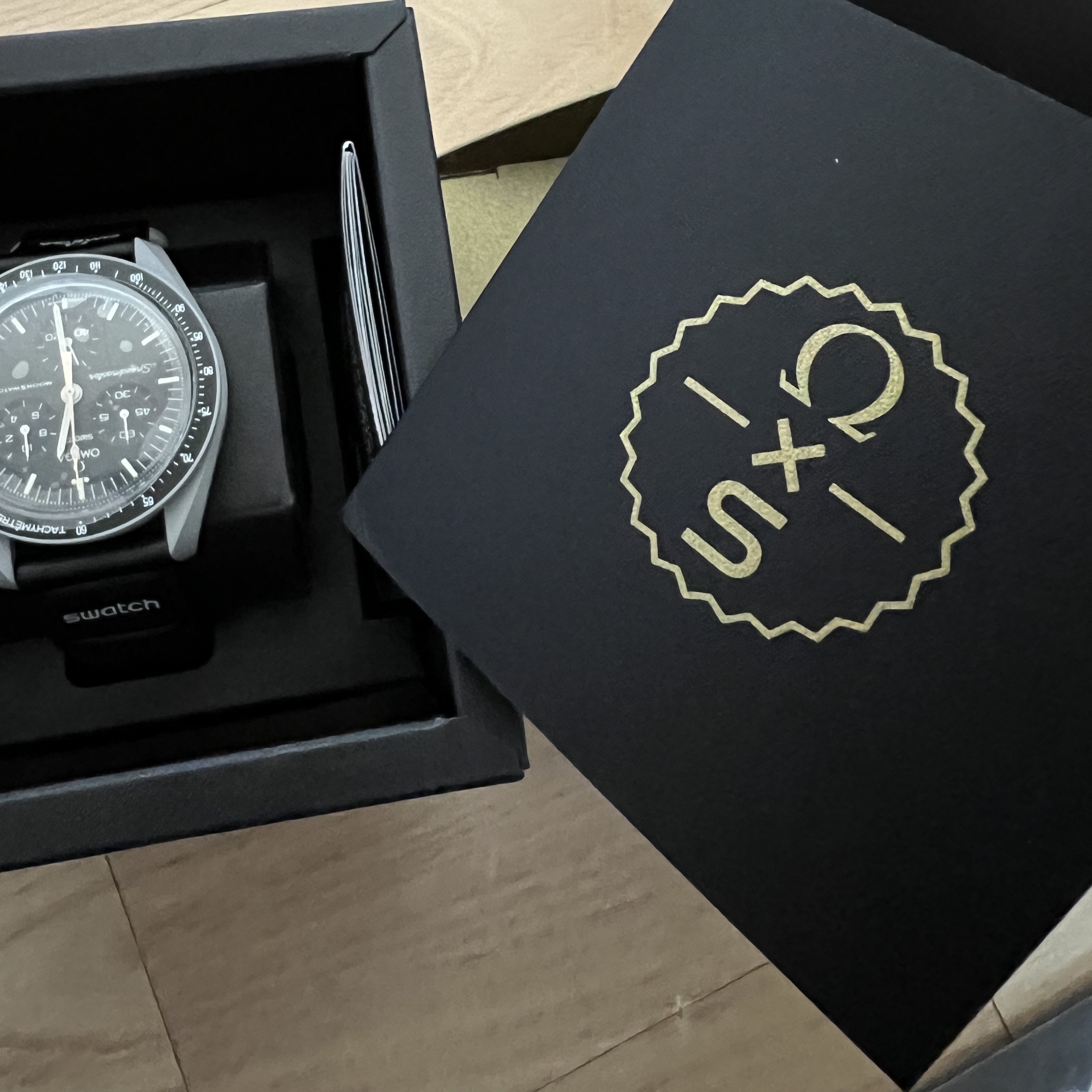 Swatch x Omega Bioceramic MoonSwatch Mission To The Moon Moonshine Gold Harvest Moon 착용 스타일