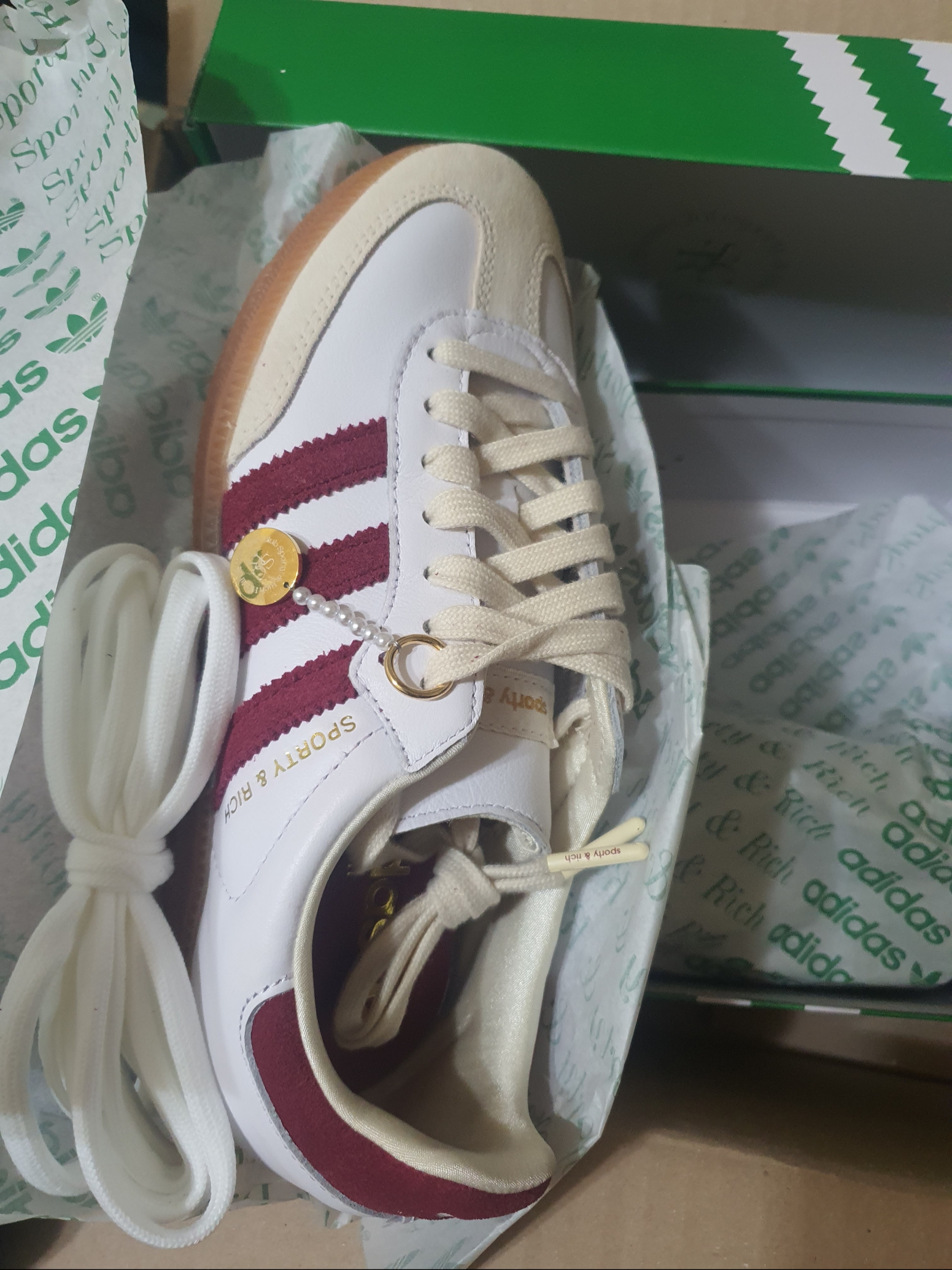 Adidas x Sporty & Rich Samba OG Cloud White Collegiate Burgundy 착용 스타일