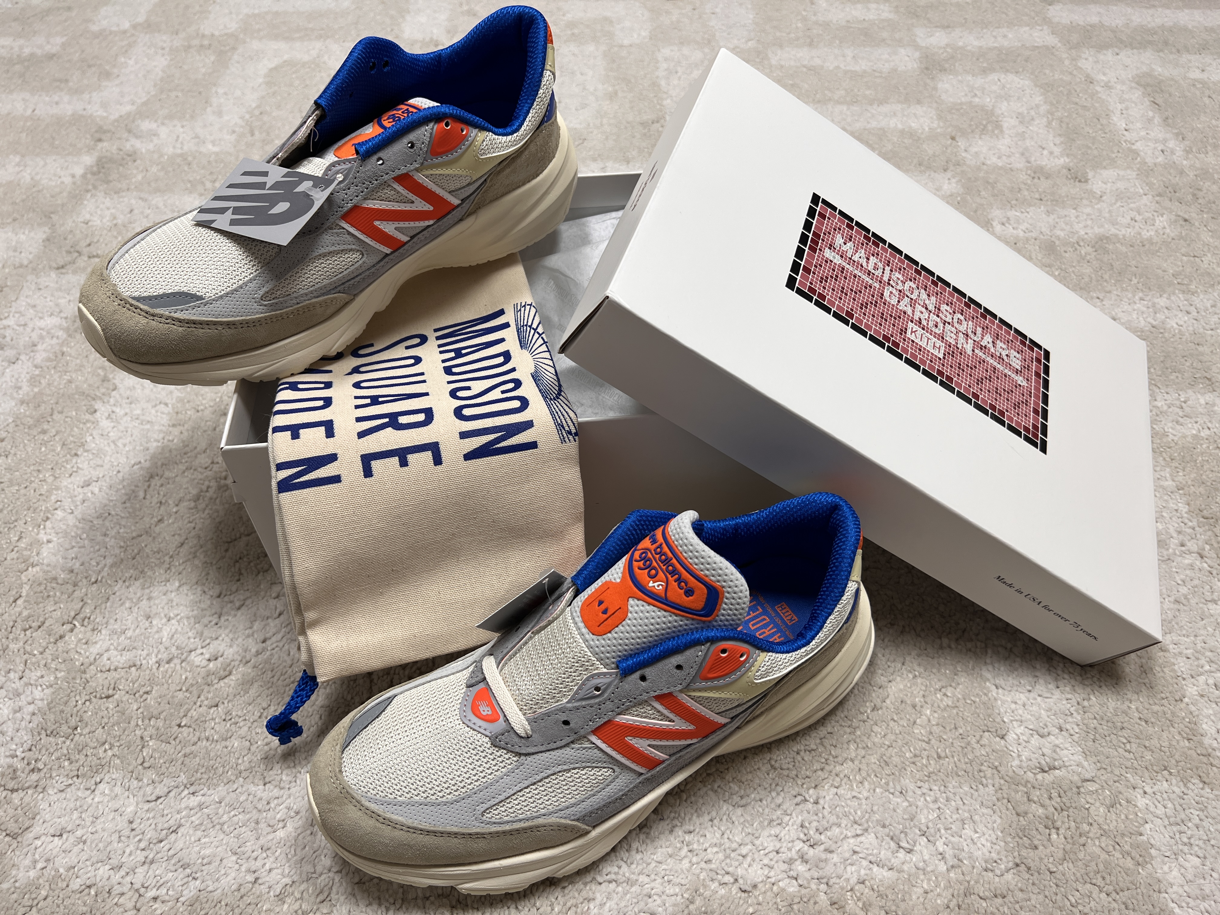 New Balance x Kith x Madison Square Garden 990v6 Made in USA Angora Royal Blue 착용 스타일 - 7