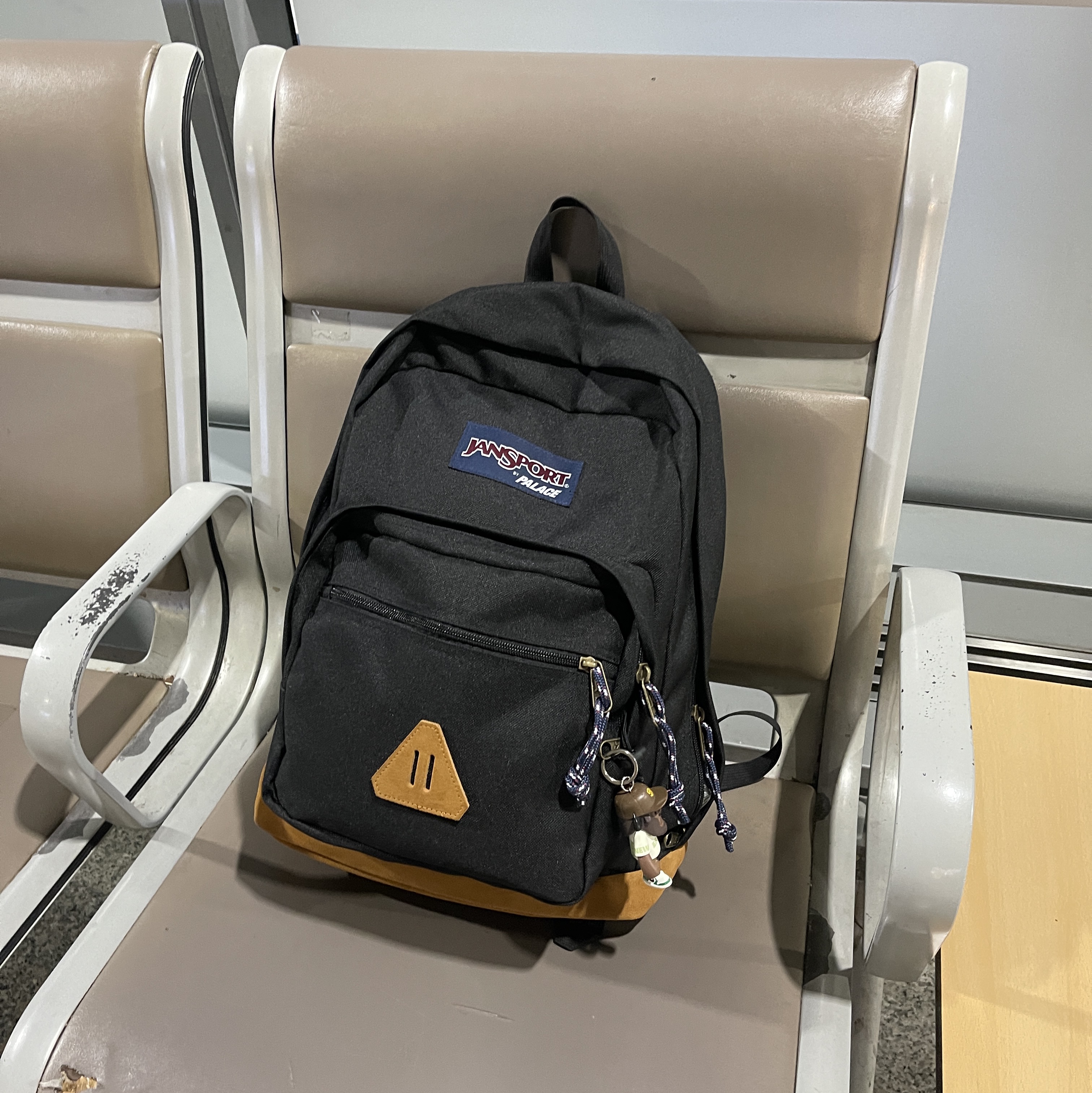 Palace x Jansport Right Pack Black - 23FW 착용 스타일