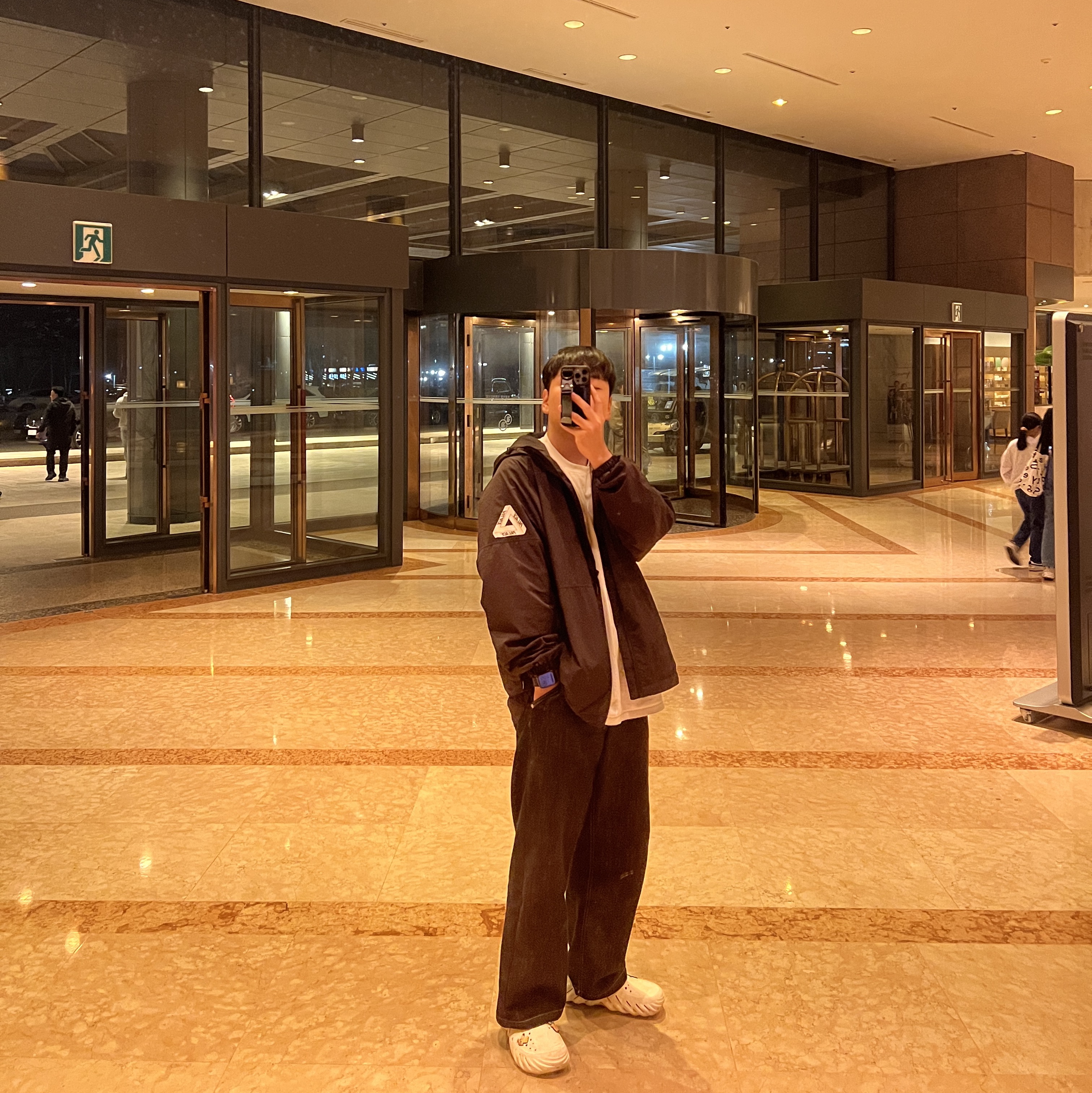 Palace Hooded Sheller Jacket Black - 23FW 착용 스타일 - 2