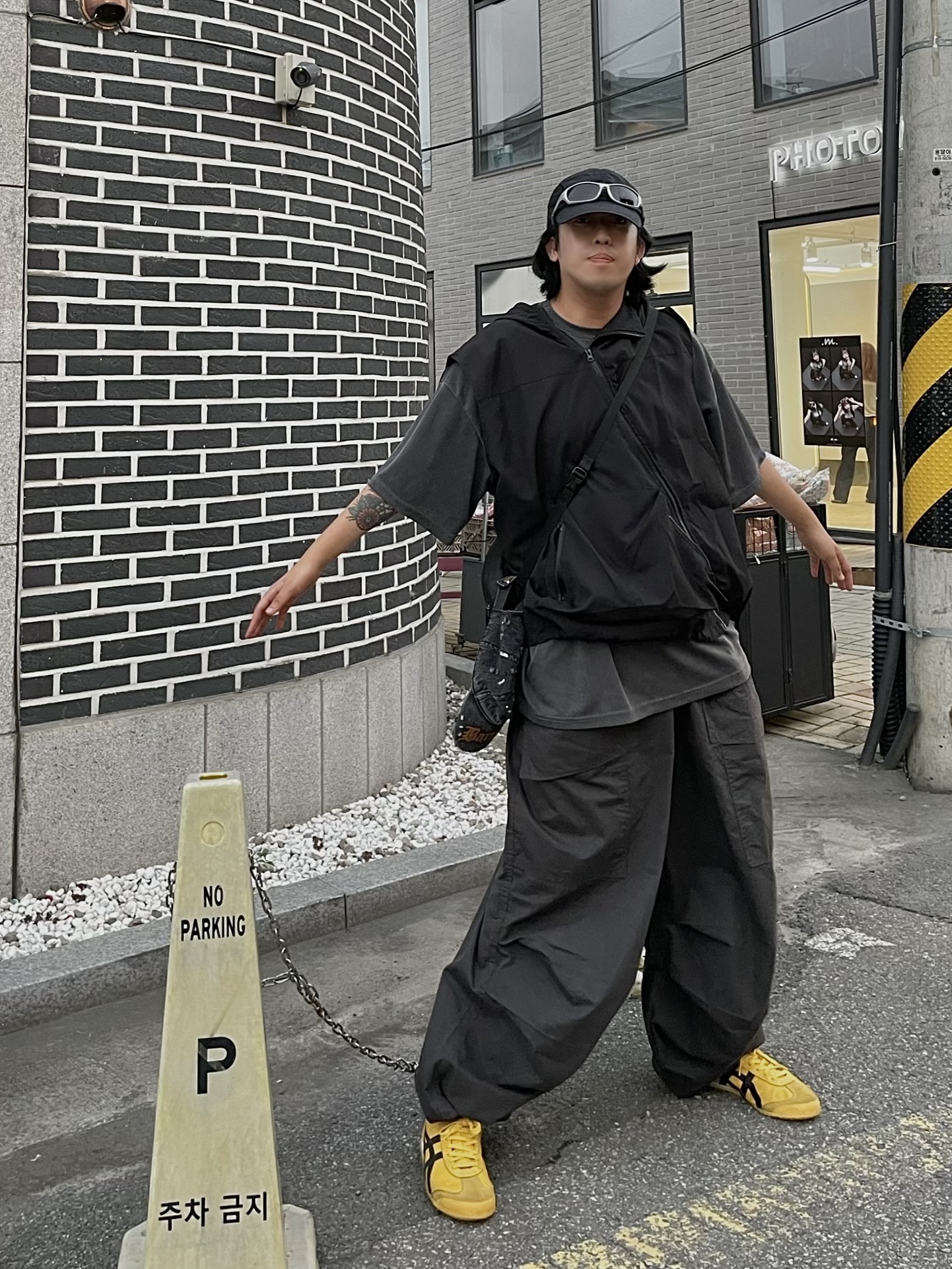 Sansan Gear Wing Cap Black - 23SS, Montbell Polarized Trekking Glasses Silver Light Gray 착용 스타일 - 2