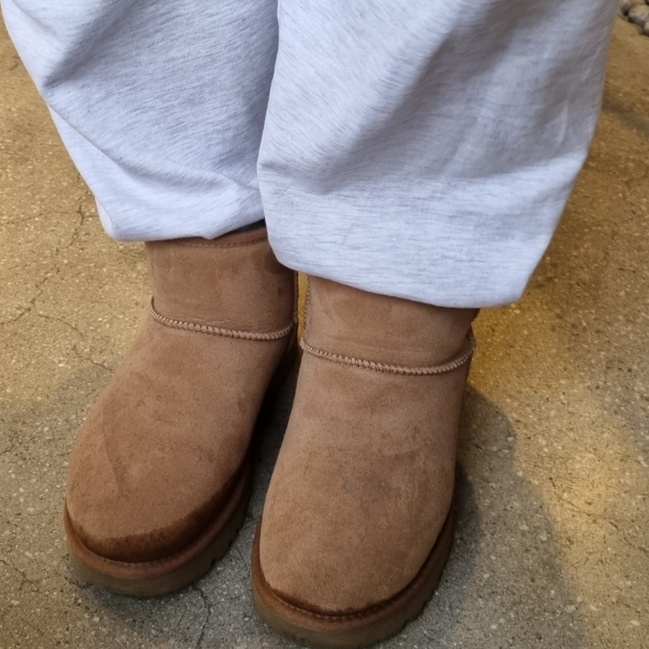 (W) UGG Classic Mini II Boots Chestnut 착용 스타일 - 1