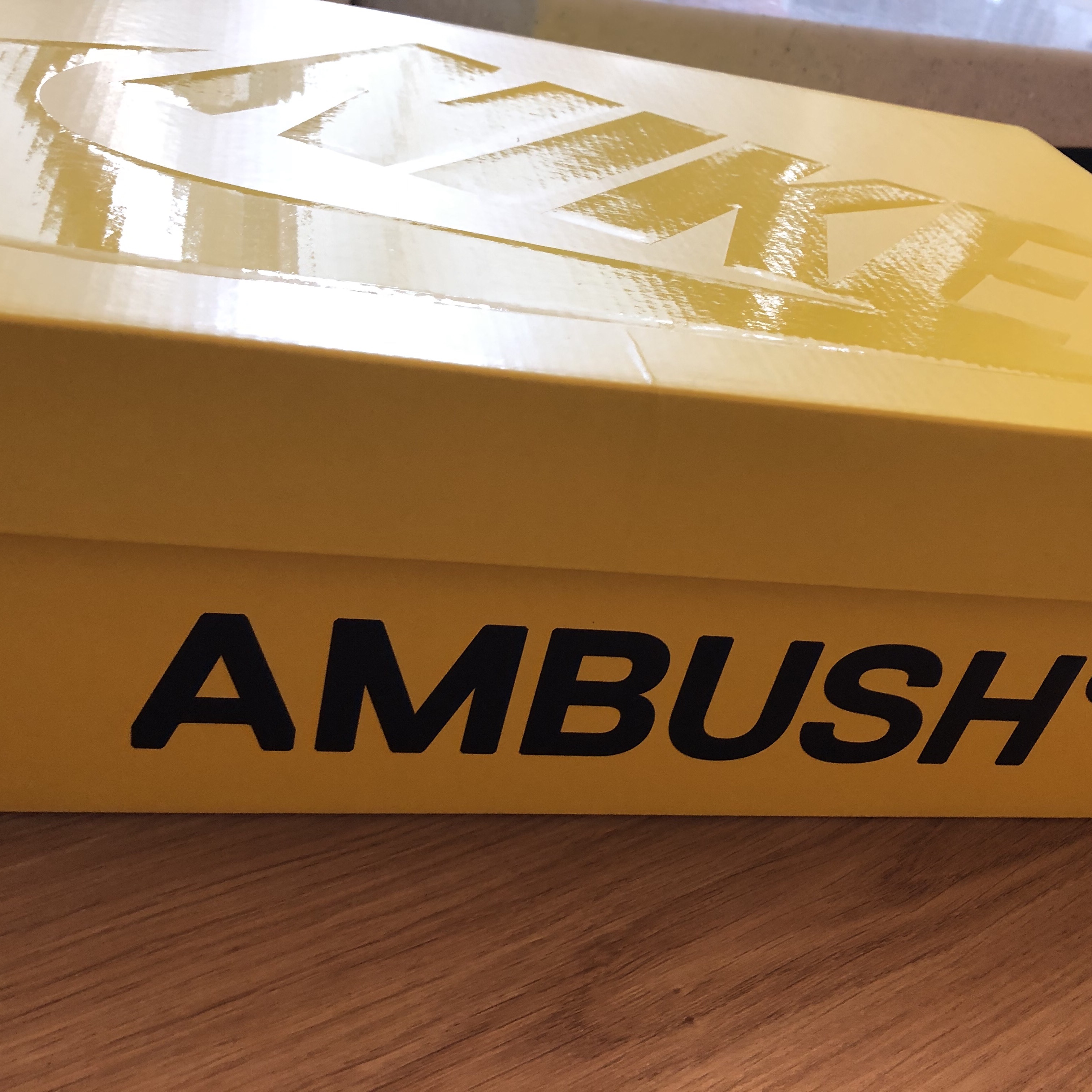 Nike x Ambush Air More Uptempo Low Vivid Sulfur and Limestone 착용 스타일 - 1