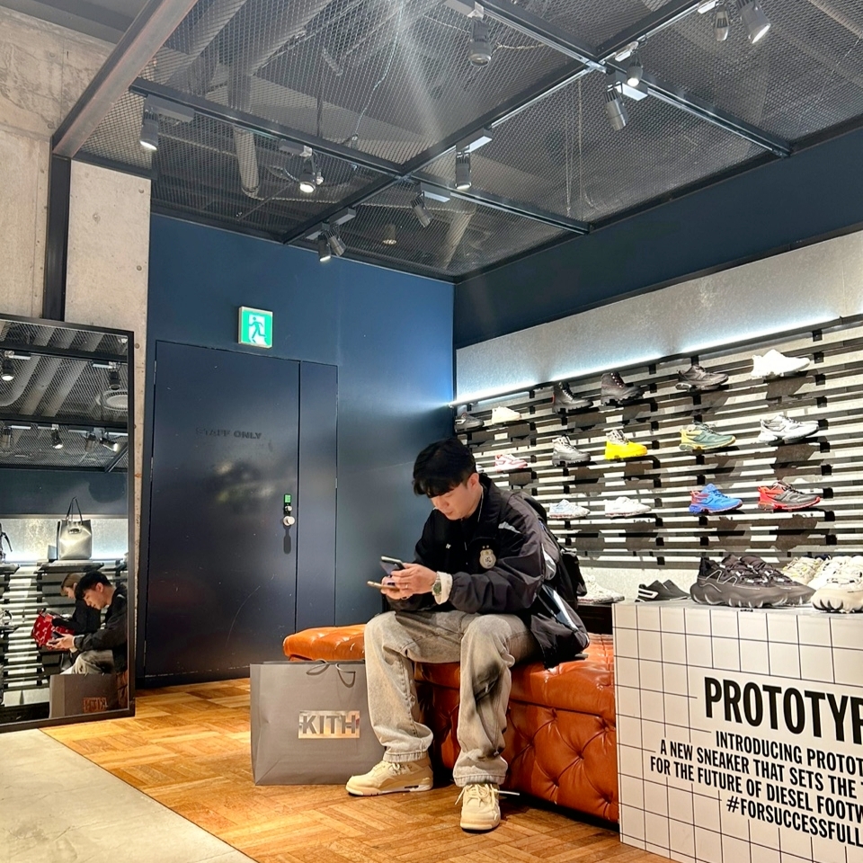 Palace Pro Shell Jacket Black - 23FW, Ader Error x Zara Backpack Black 착용 스타일 - 3