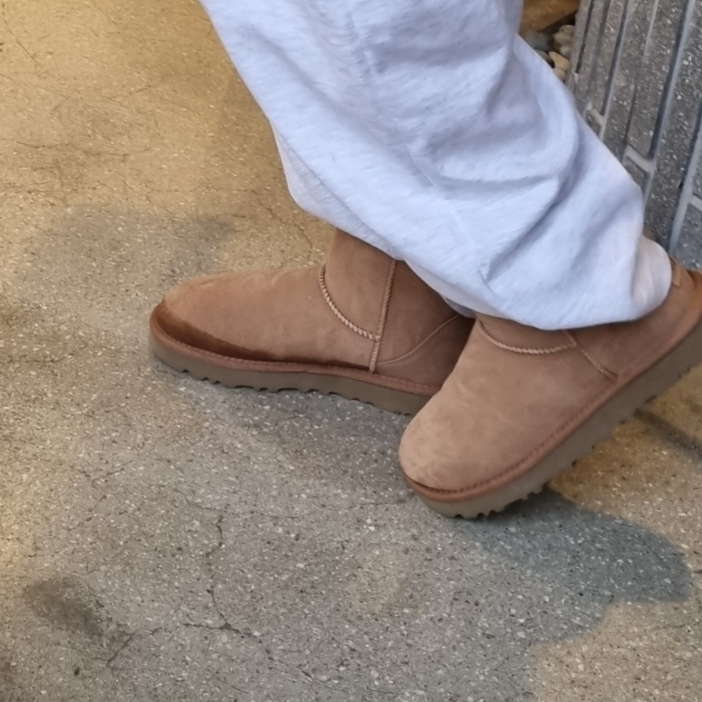(W) UGG Classic Mini II Boots Chestnut 착용 스타일 - 2