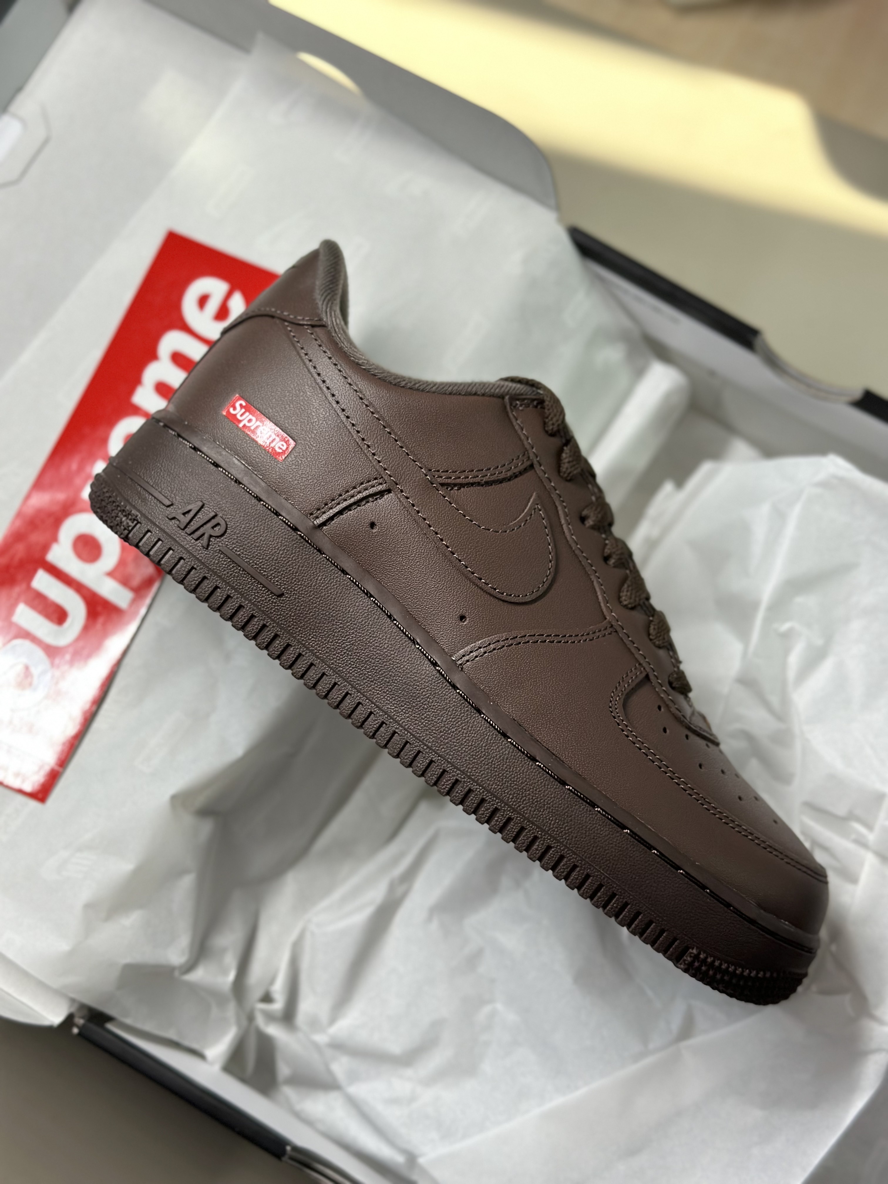 Nike x Supreme Air Force 1 Low Baroque Brown 착용 스타일 - 1