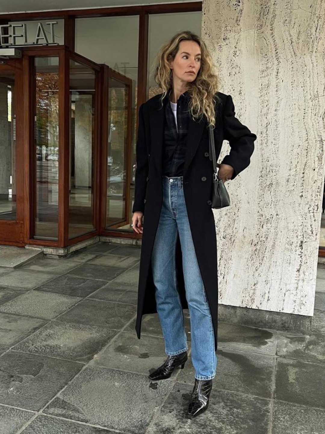 (W) Acne Studios Branded Leather Boots black black, Saint Laurent Wyatt Chelsea Boots in Smooth Leather Black 착용 스타일 - 3