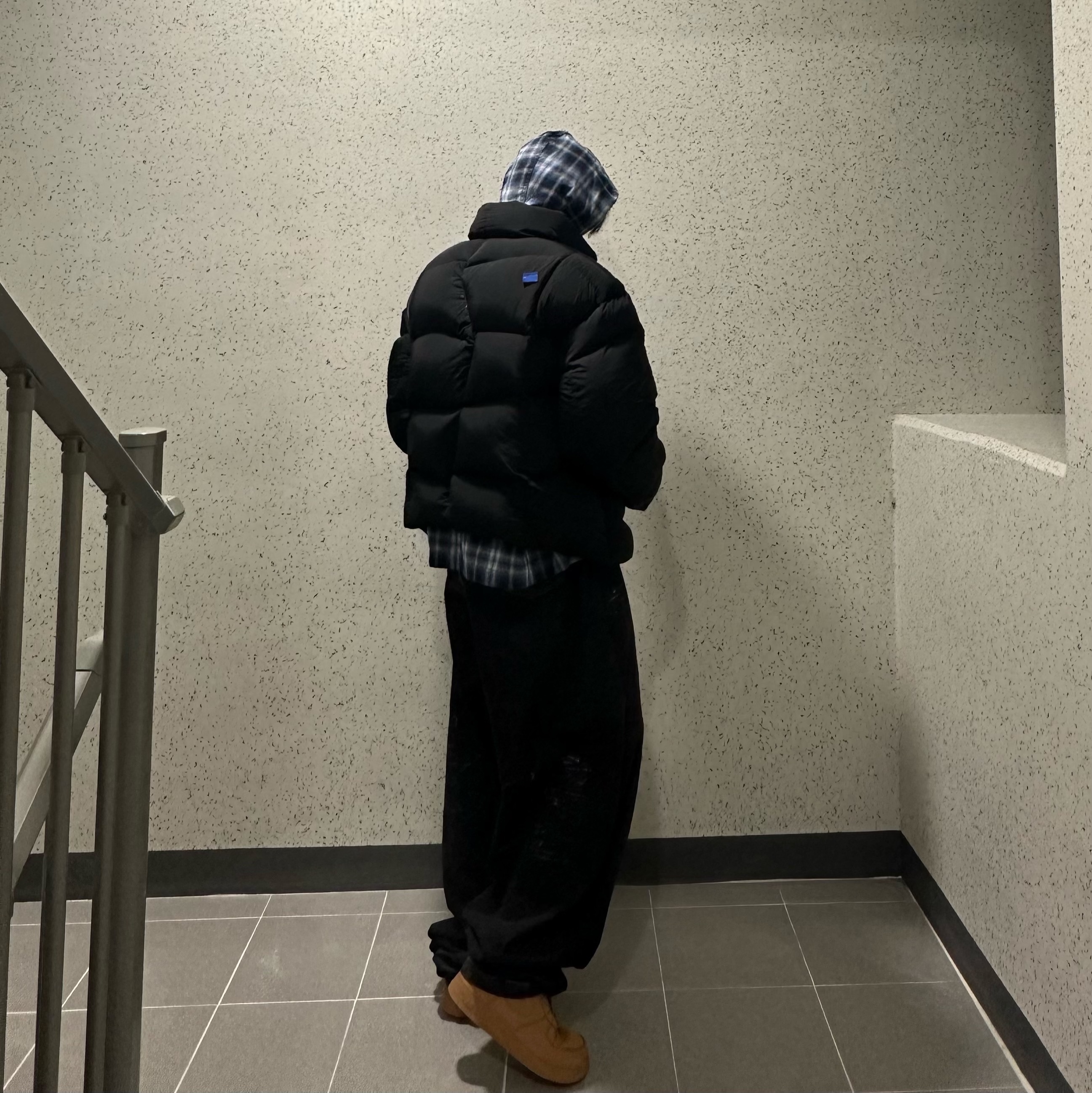 Zara x Ader Error Puffer Jacket Black, Nike Air Force 1 '07 WB Flax 착용 스타일 - 2
