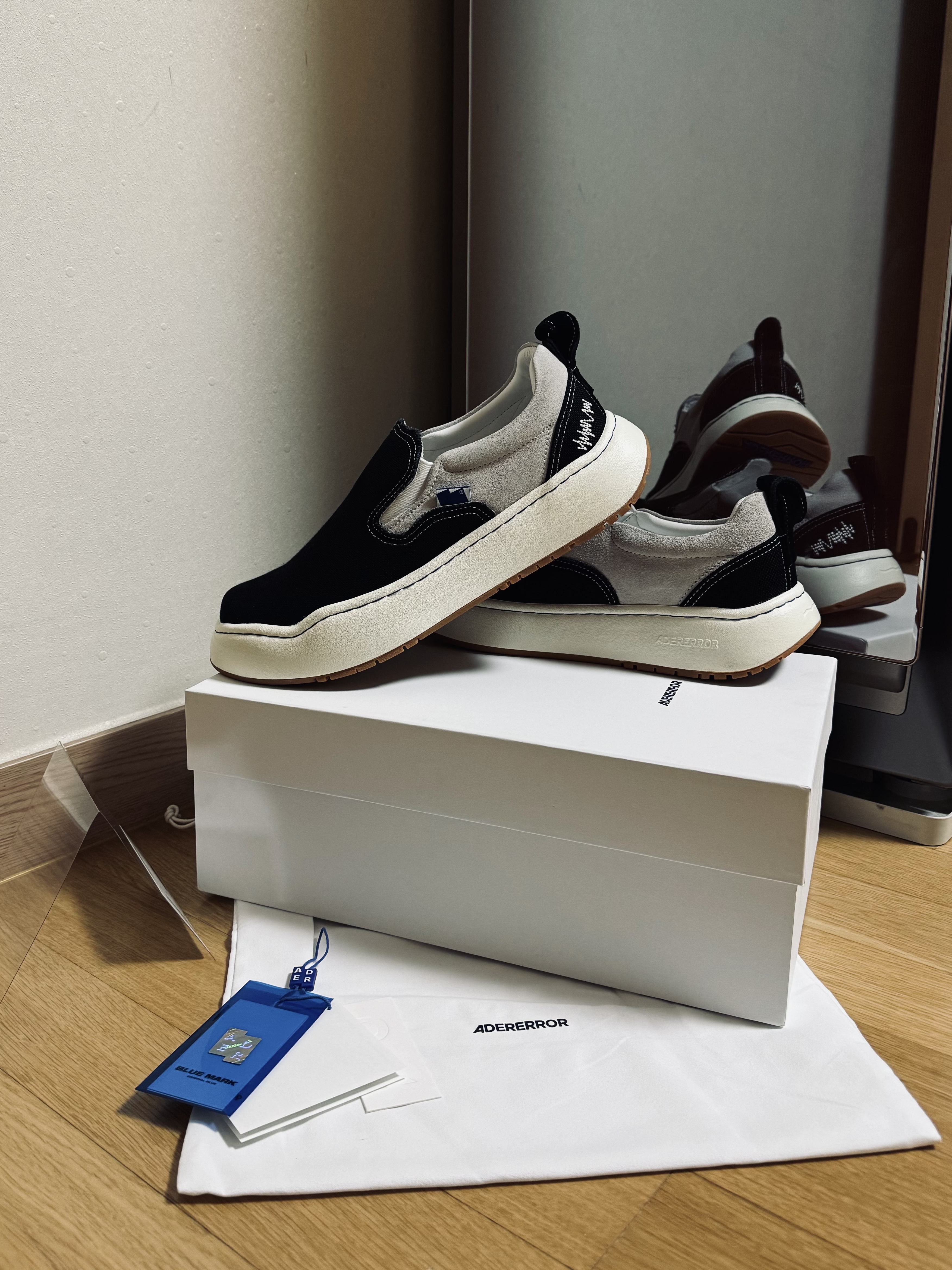 Ader Error Log; Lad Noir 착용 스타일