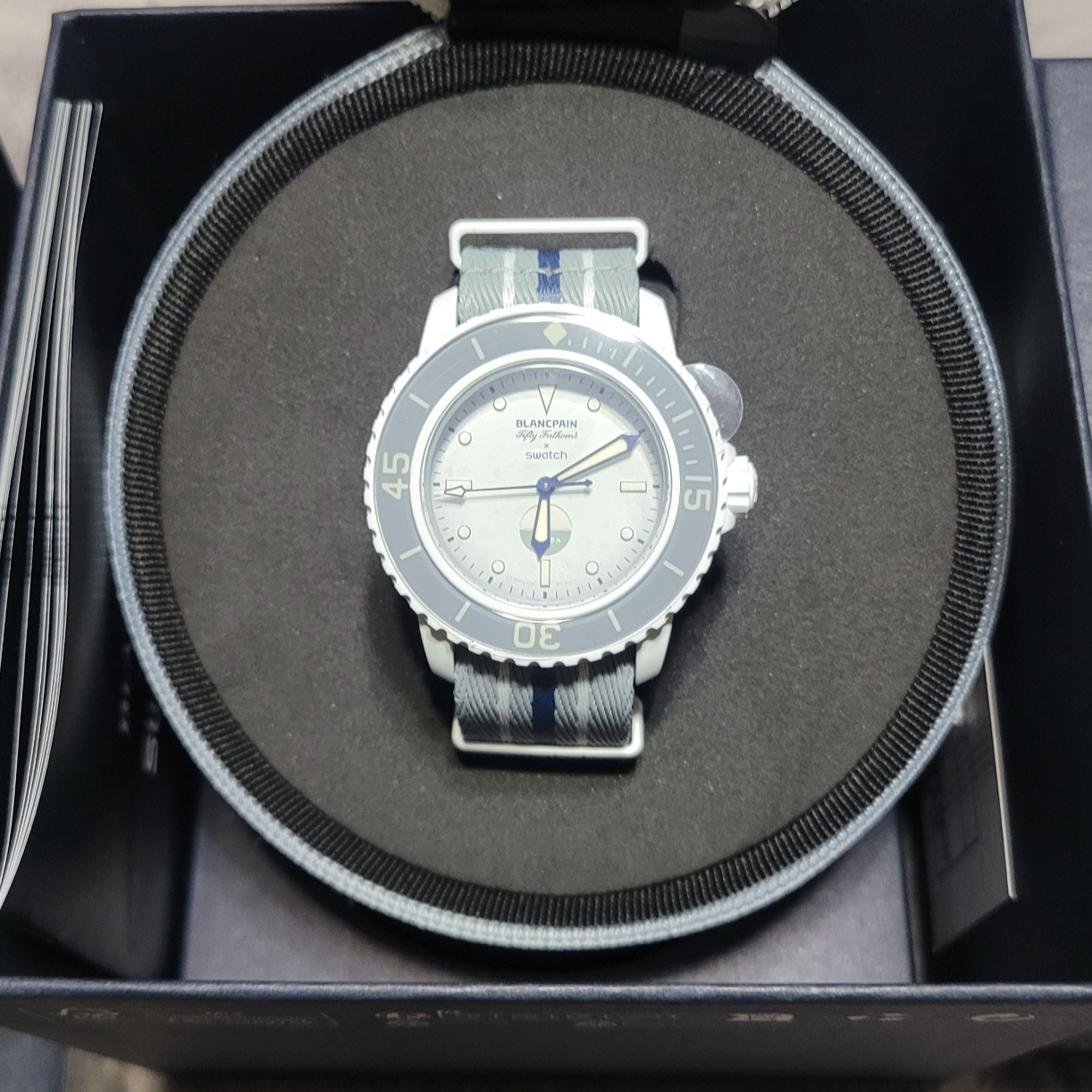 Swatch x Blancpain Bioceramic Antarctic Ocean 착용 스타일 - 2